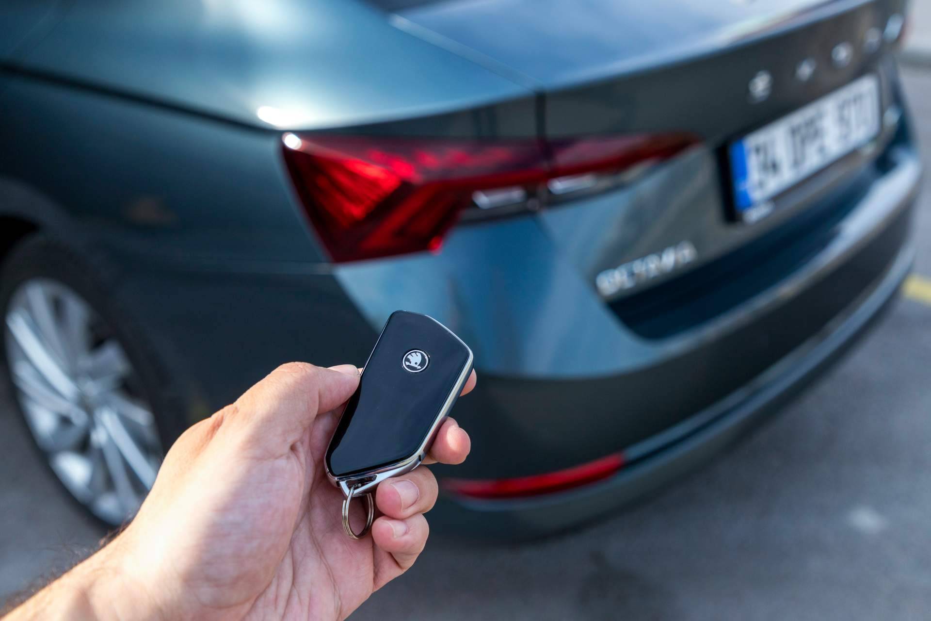 Los técnicos expertos de EGINER realizan copia llaves de coche en Barcelona
