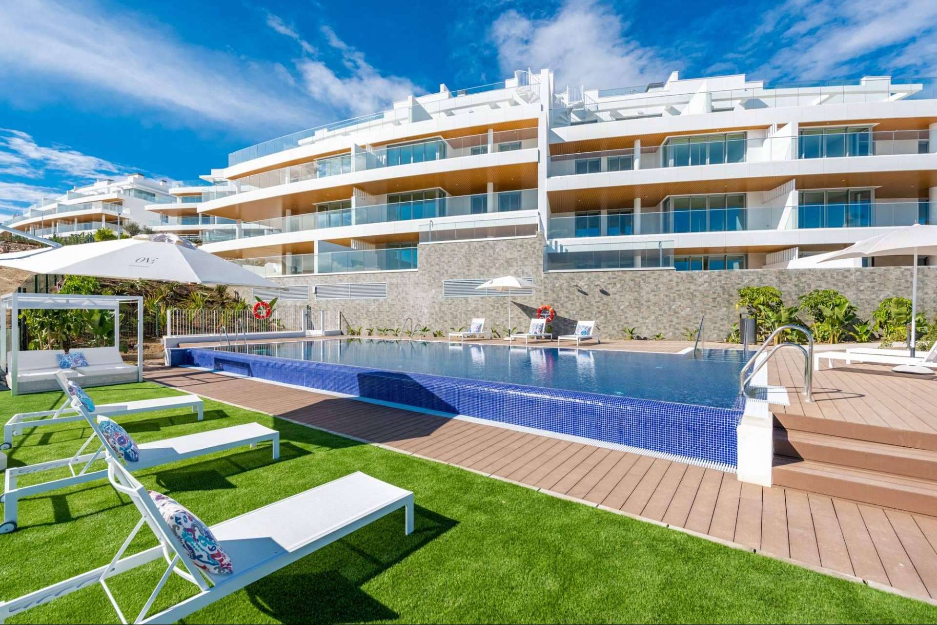 Asesoramiento para adquirir inmuebles en la Costa del Sol, con la ayuda del departamento de promoción y obra nueva de LV Real Estate & Architecture