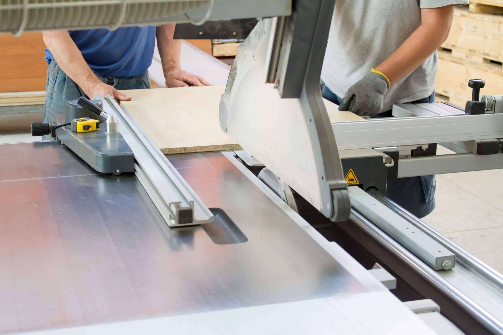 ¿Cuándo se necesita un profesional como Decofer para trabajos de carpintería metálica?