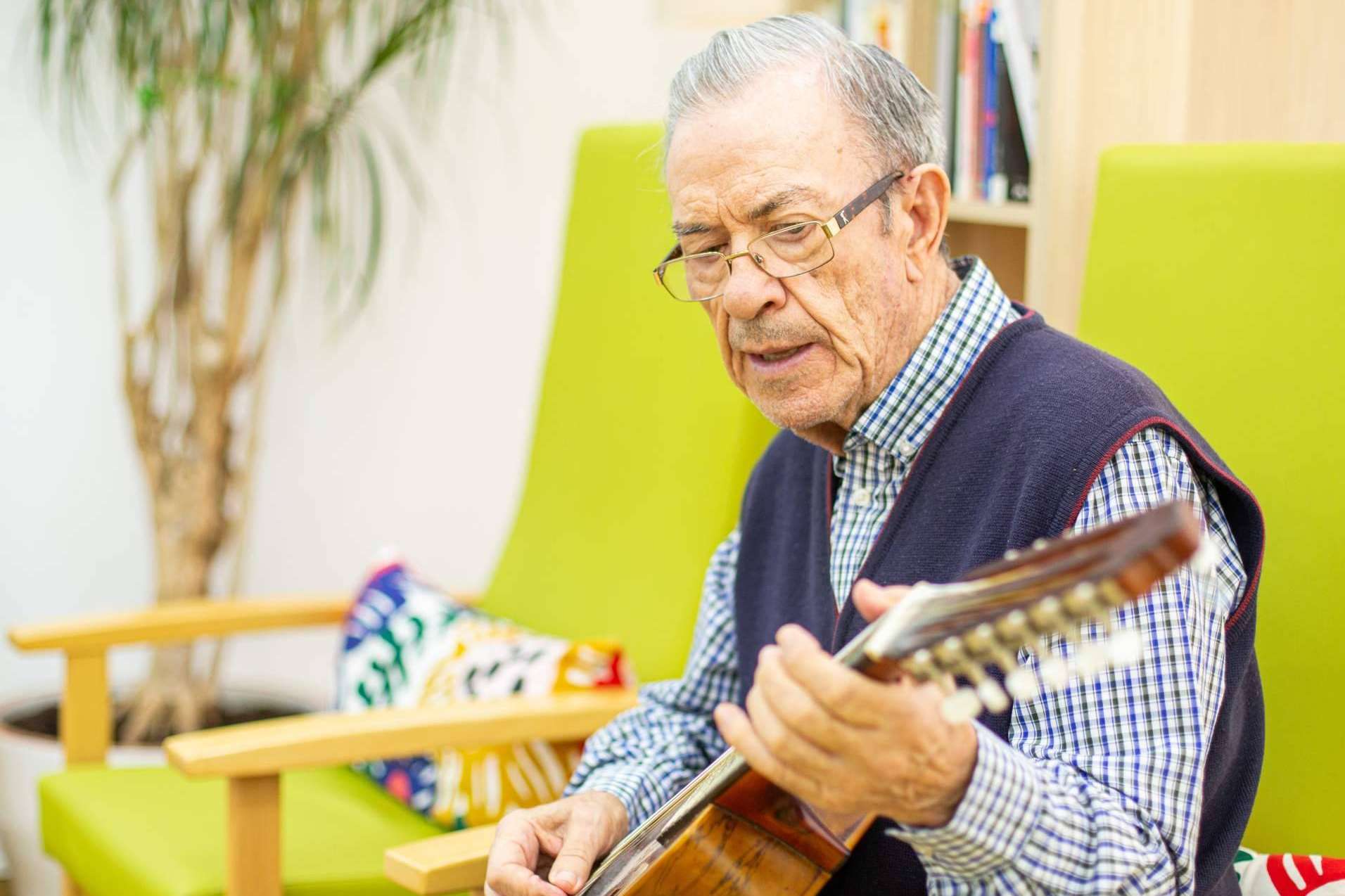 Rehabilitación de párkinson en Madrid con Salus Mayores