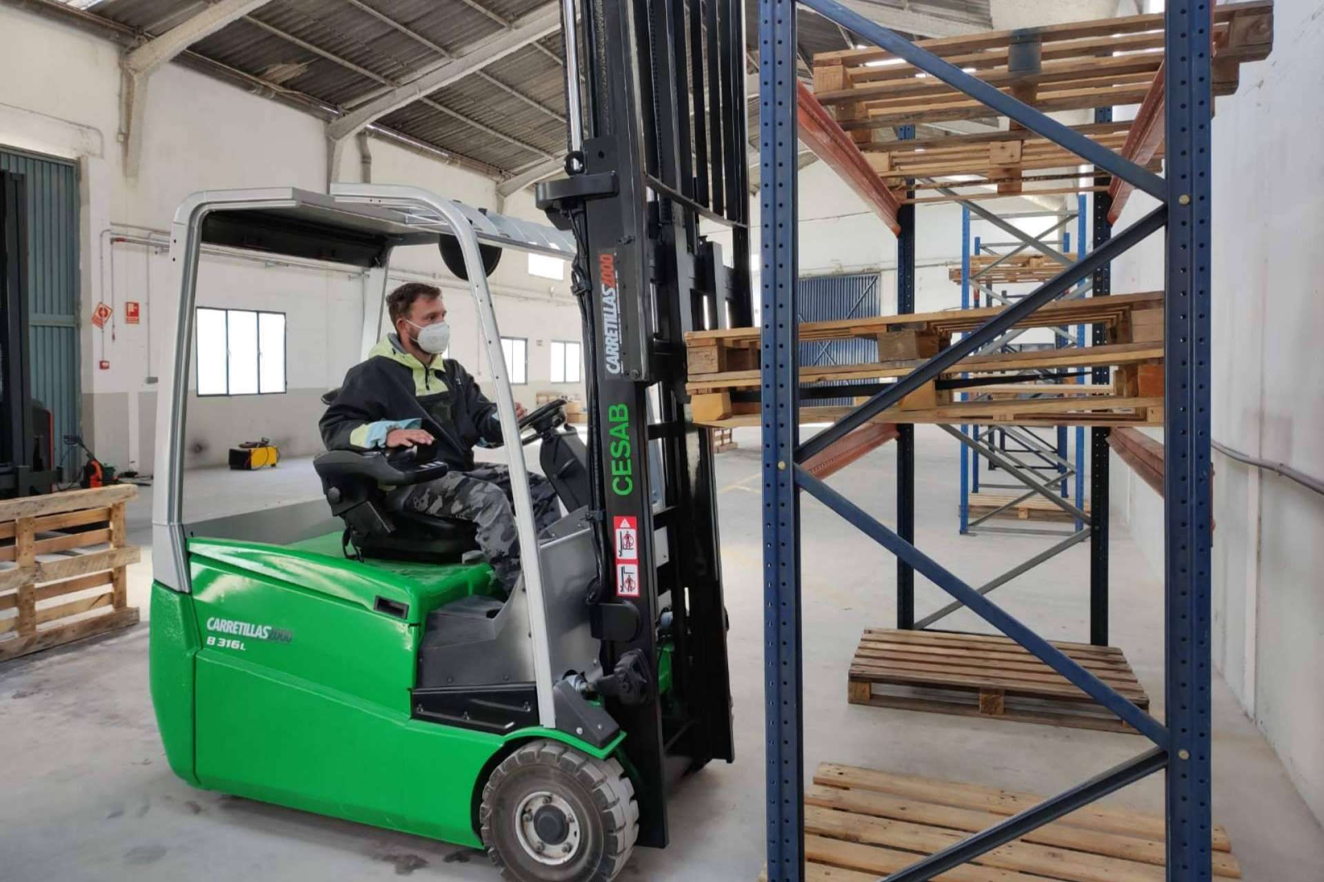 Curso TPC para Aparatos Elevadores vs curso PRL para Carretillas Elevadoras, por Fadecom