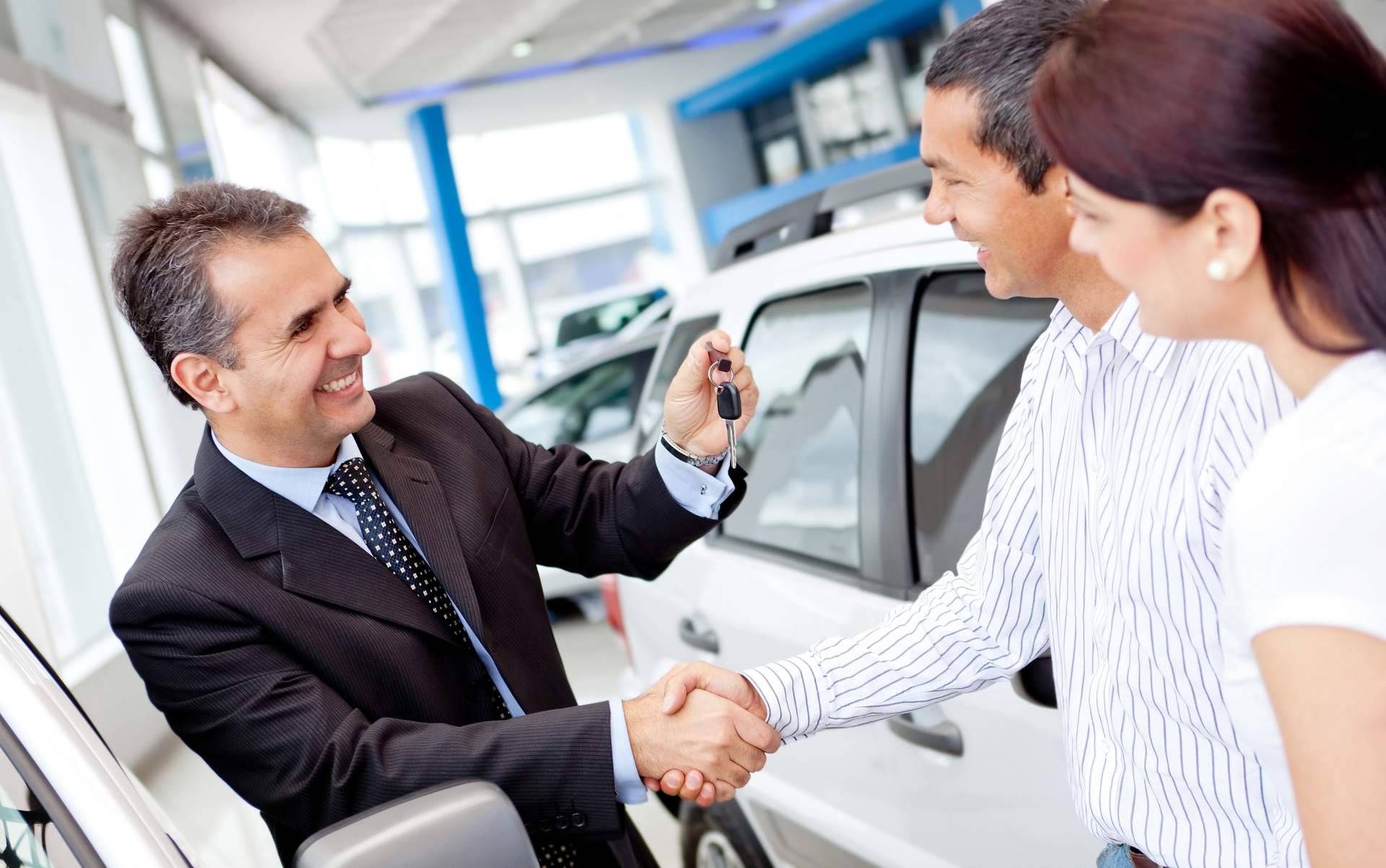 M Burgos CARS y su equipo profesional de personal shoppers asesoran sobre la compra de un coche de segunda mano