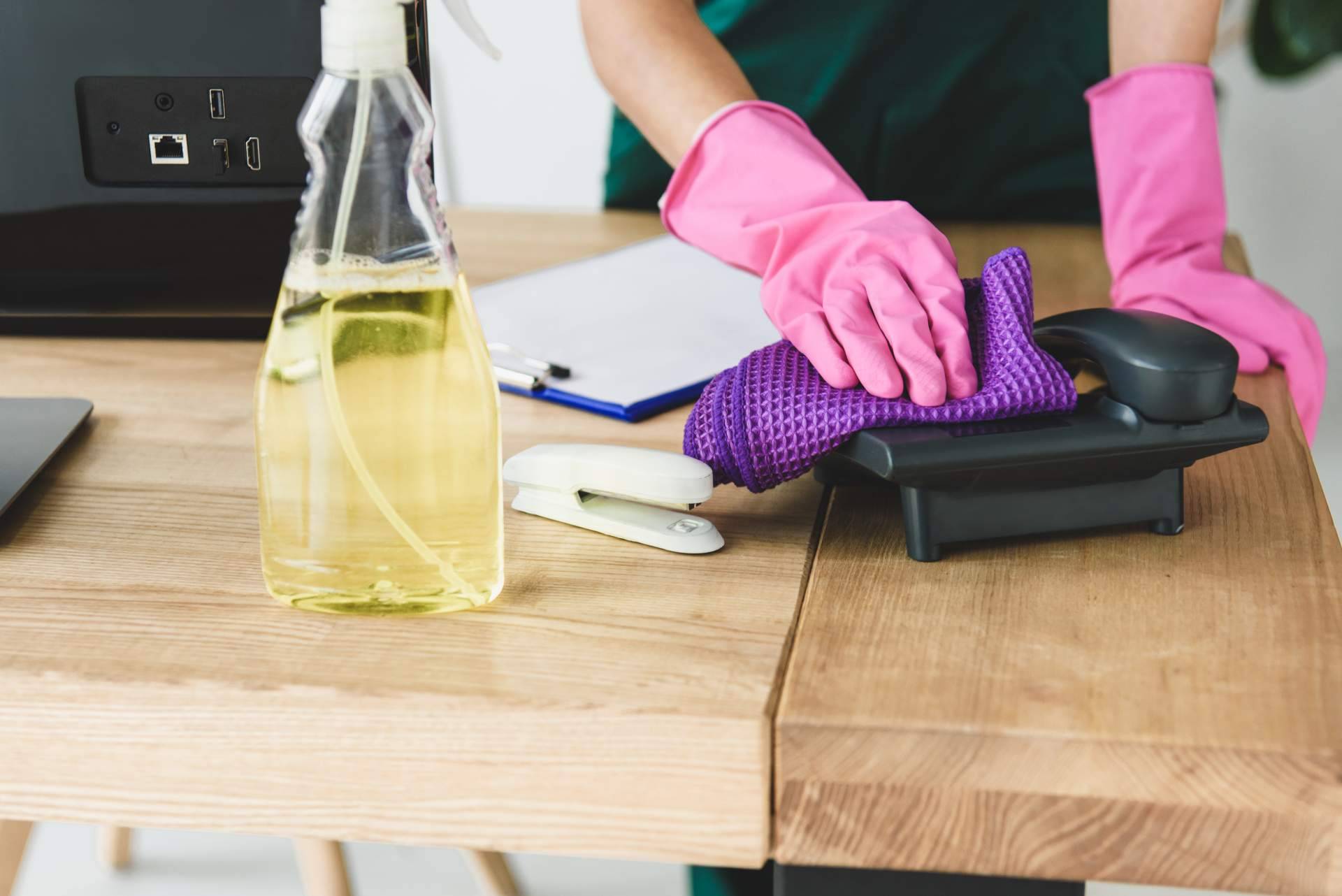¿Cuáles son los 5 consejos para mejorar la limpieza en la oficina?