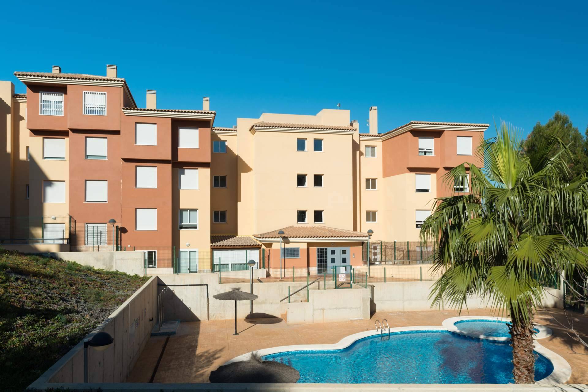 Asesoría acerca de la propiedad horizontal y piscinas comunitarias, por Bazán Abogados