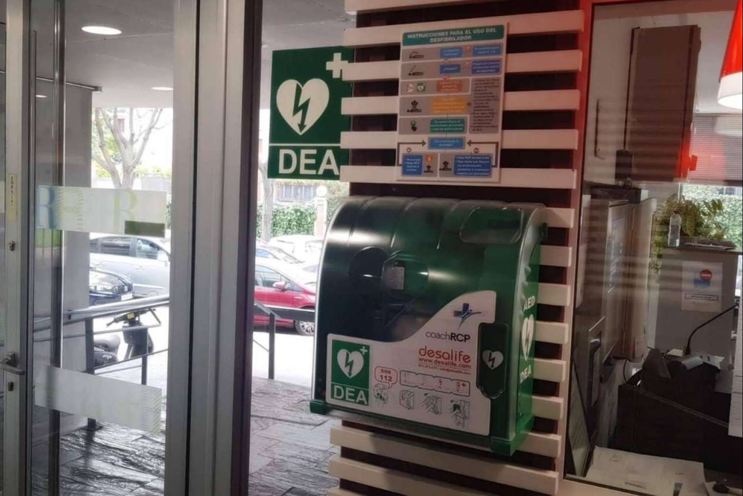La importancia de contar con desfibriladores en comunidades de vecinos
