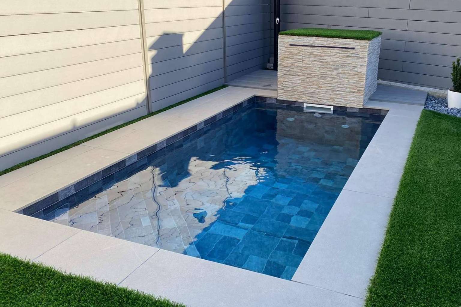 Gracias a Esencial Pool, tener una piscina sostenible es posible