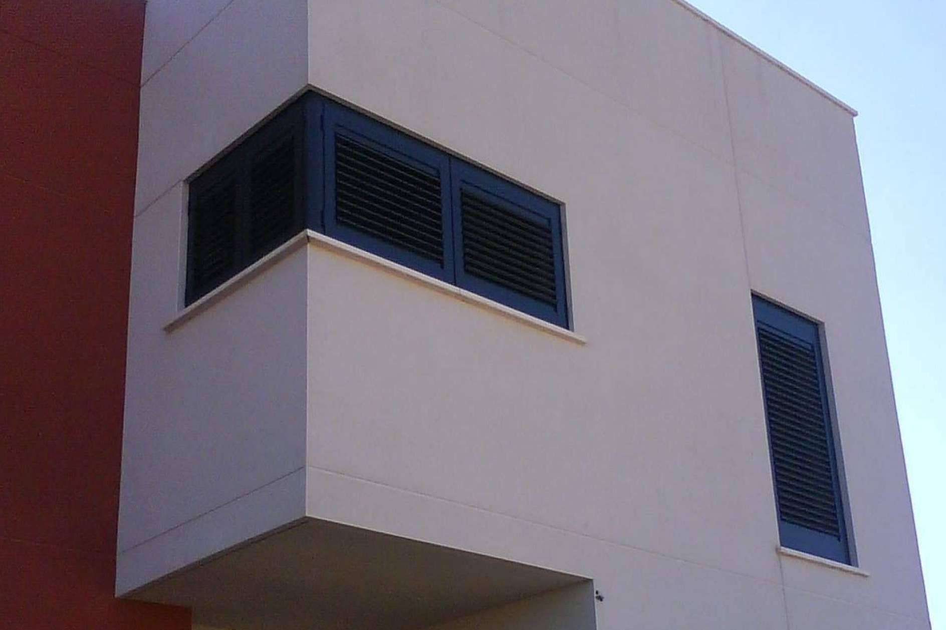 Mallorlux garantiza seguridad y elegancia con las persianas mallorquinas de aluminio