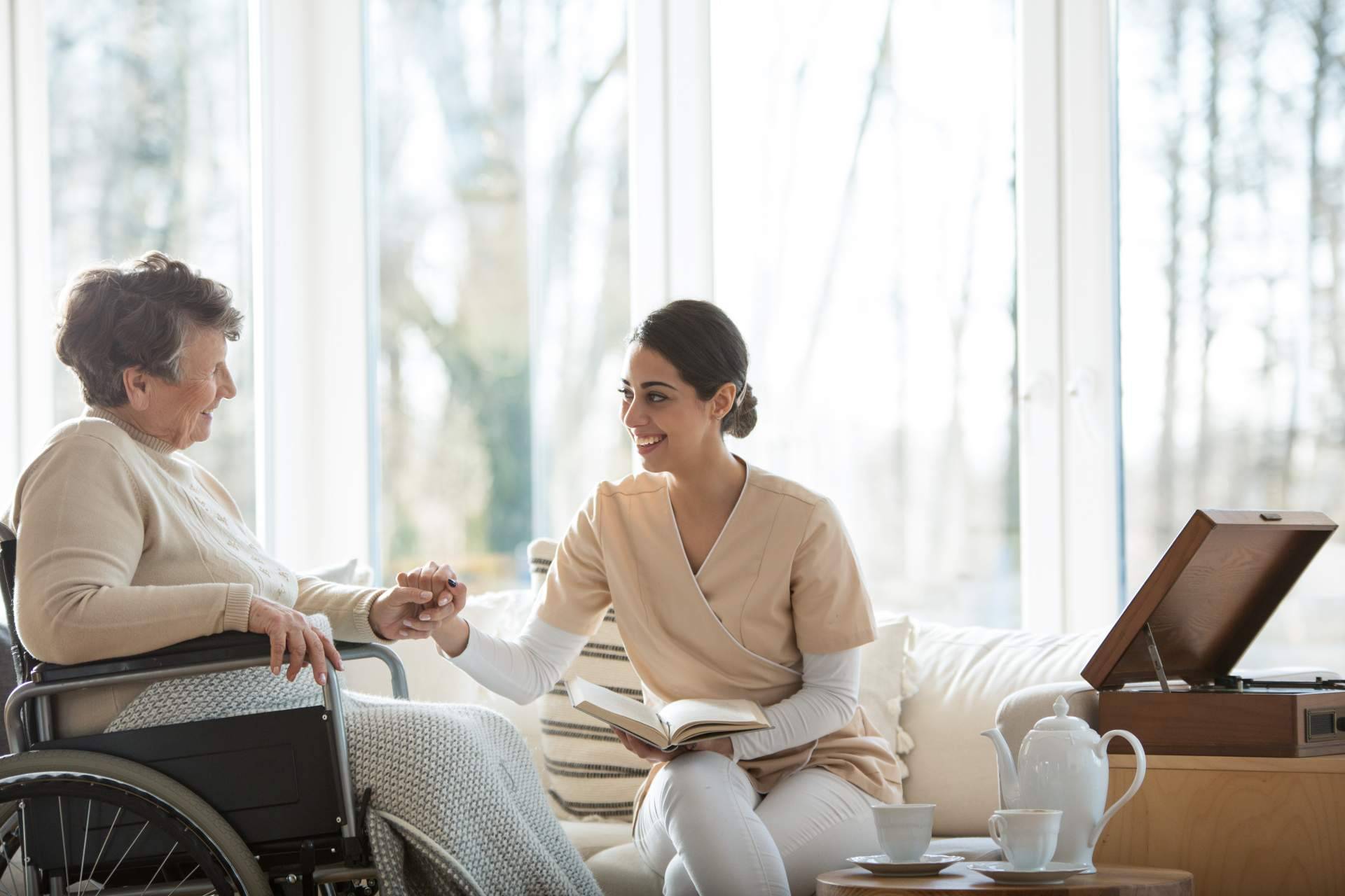 Asistencia domiciliaria de excelencia en el cuidado de adultos mayores con LineaMed