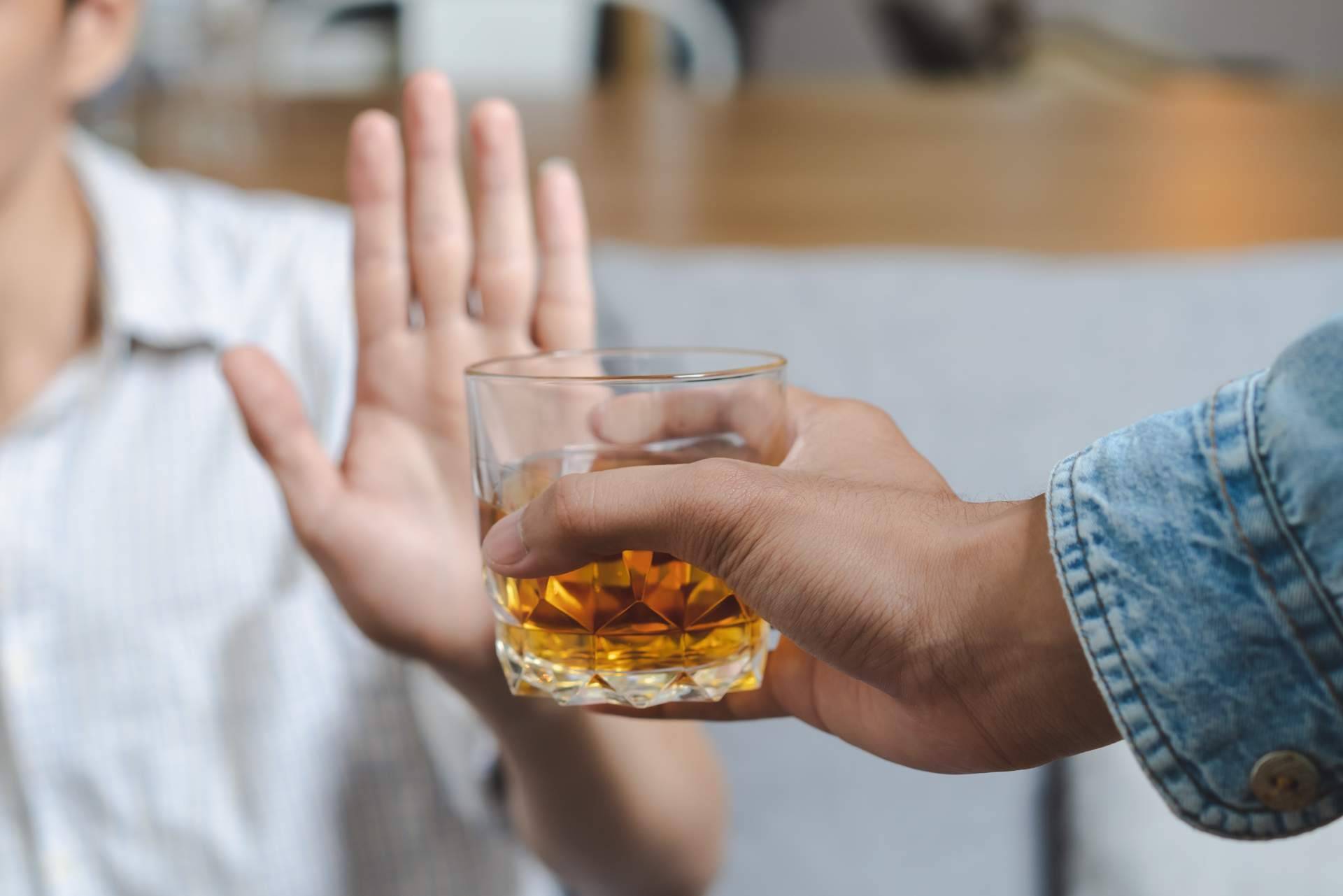 Dejar el alcohol para vivir más felices, de la mano del psicólogo experto en adicciones Luis Miguel Real