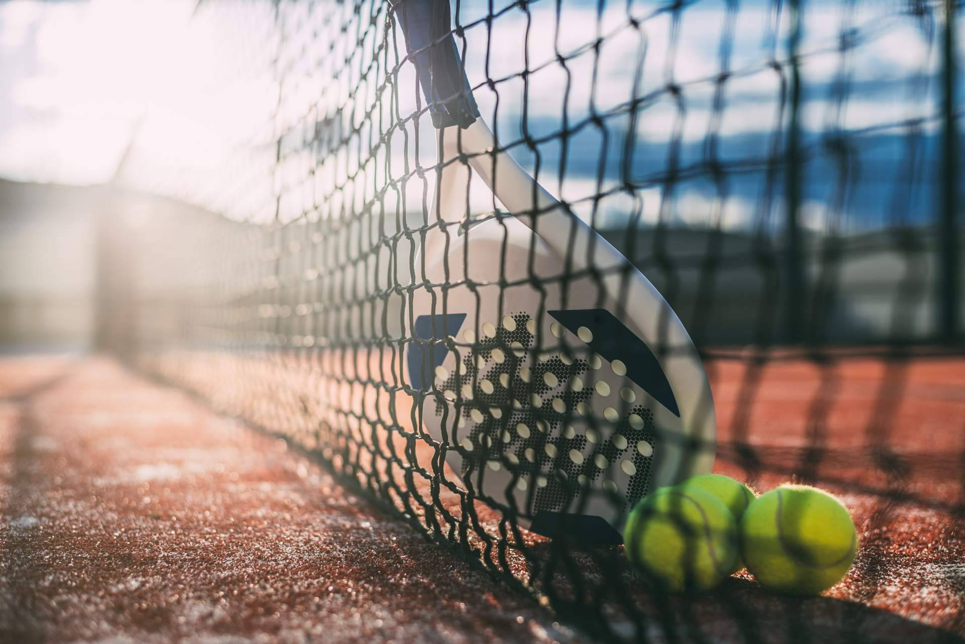 StopWay ofrece todo lo necesario para la práctica del pádel, el deporte de moda del momento