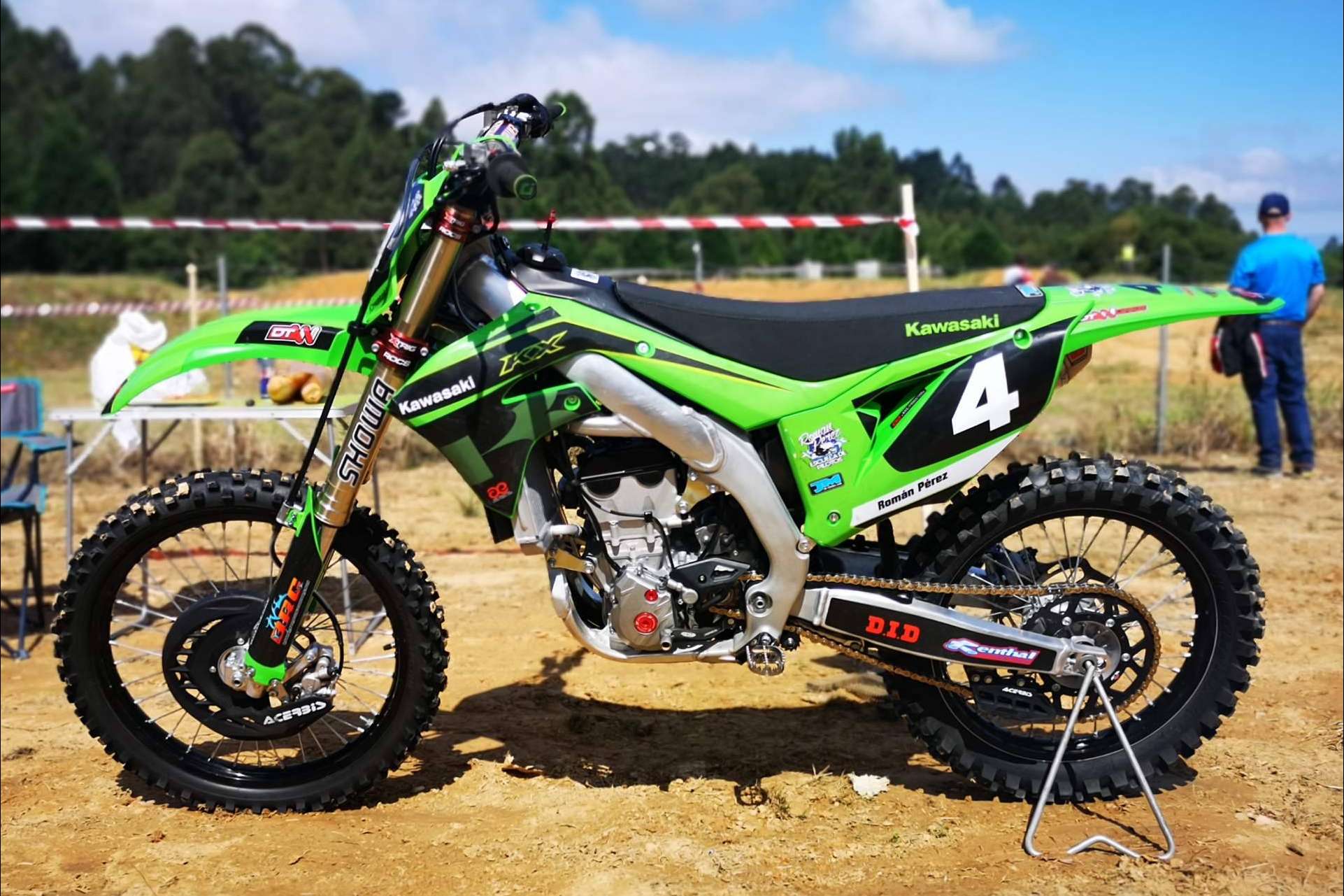 ADHESIVOSEMBARRADOS vende vinilos para motos