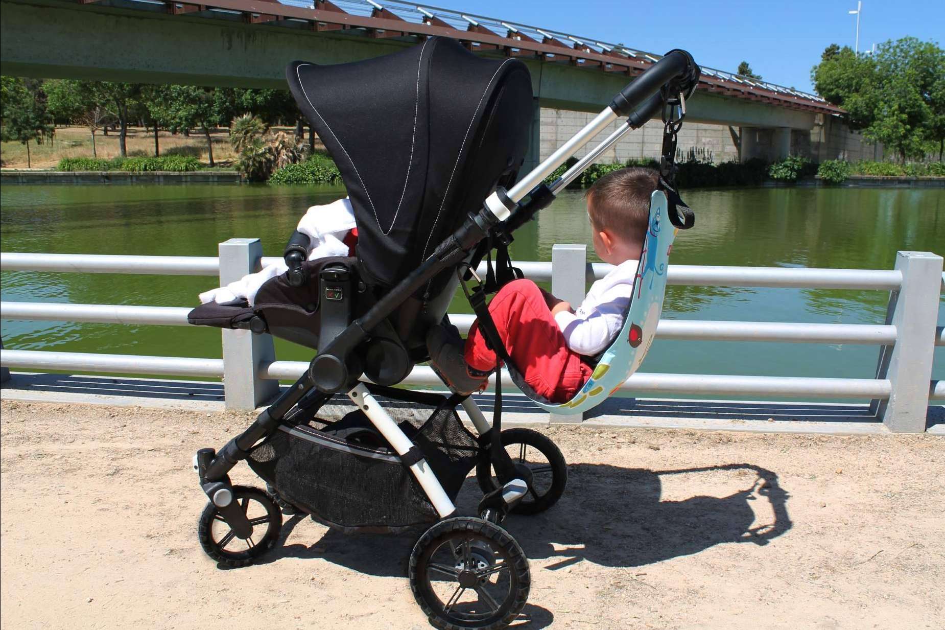 El pack amaBABY, una solución práctica para llevar a dos niños pequeños