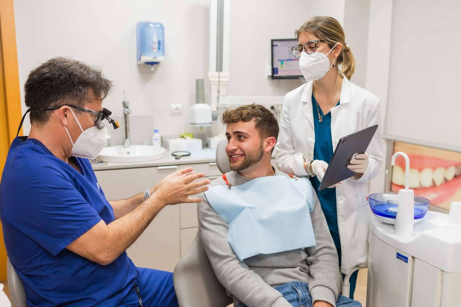 Devolver el brillo a la sonrisa, la finalidad de Dental Roca