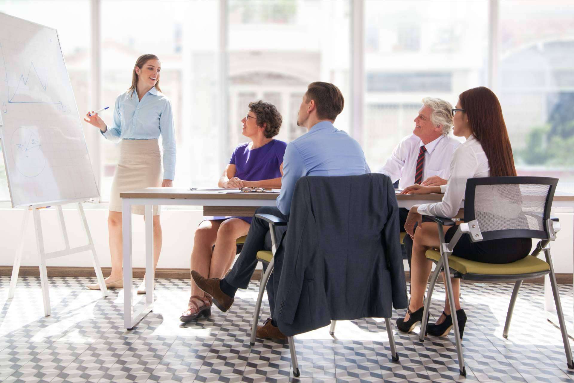 Ahorrar 3 horas de trabajo semanales por empleado gracias a la formación en idiomas de Hexagone