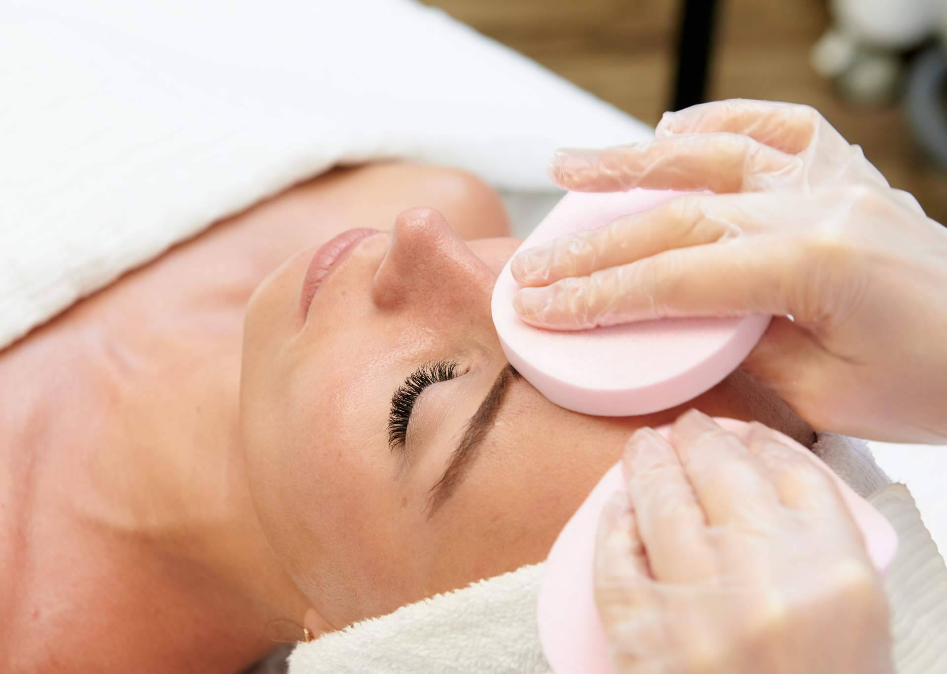 ¿Qué tratamientos faciales se recomiendan en verano?