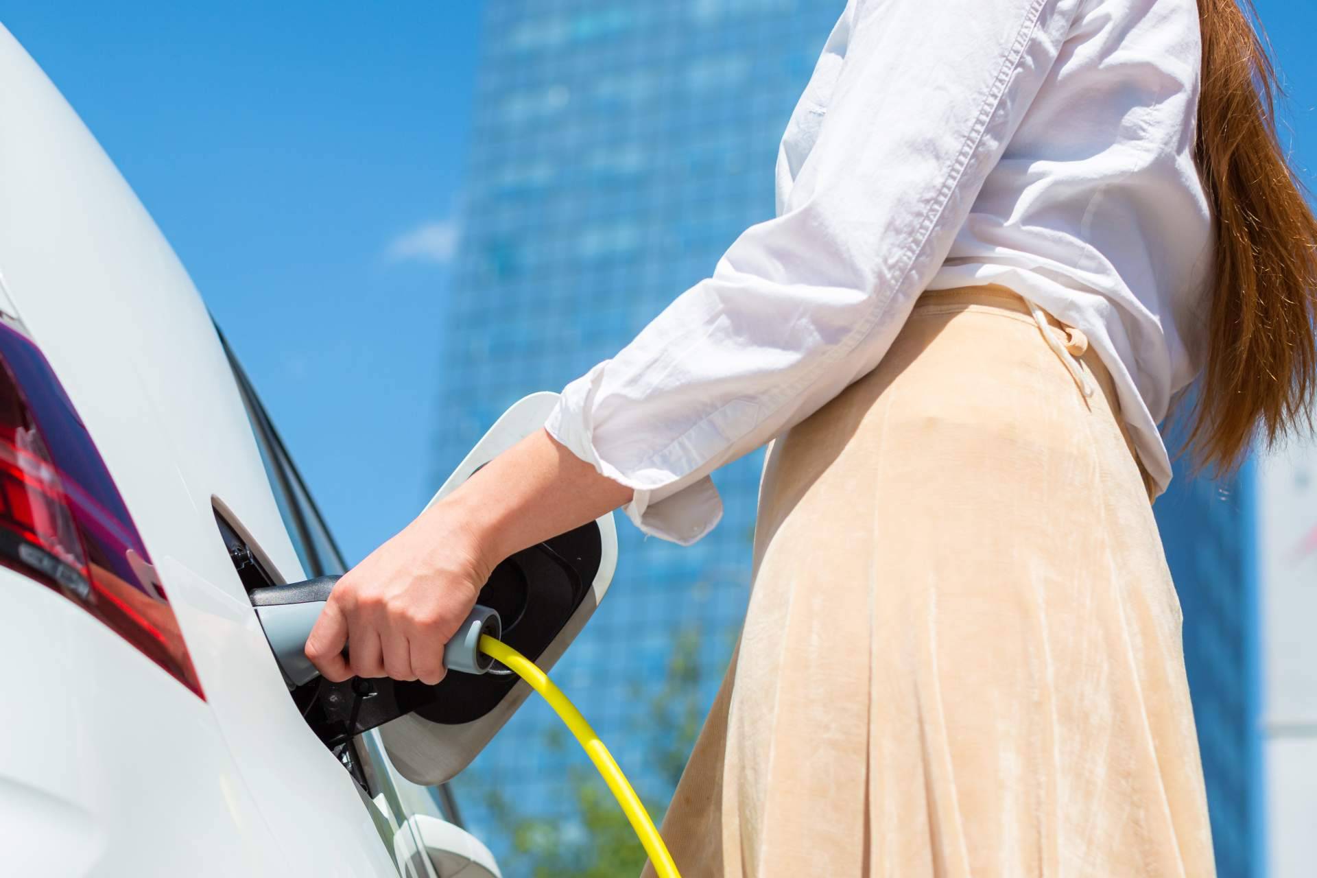 SpotiCharge apuesta por la movilidad sostenible solar en aparcamientos