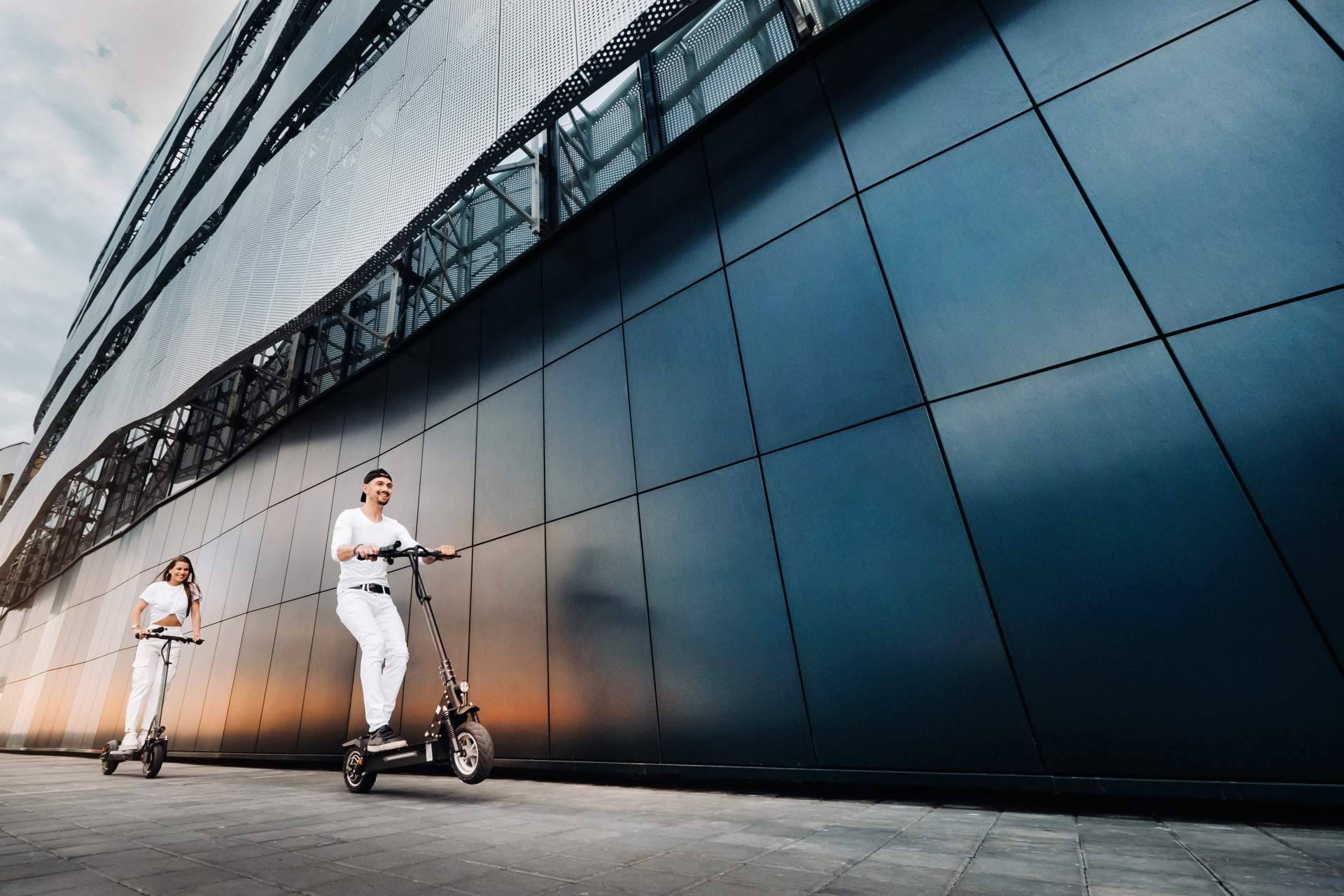 Razones por las cuales alquilar un patinete eléctrico en LYNX Barcelona