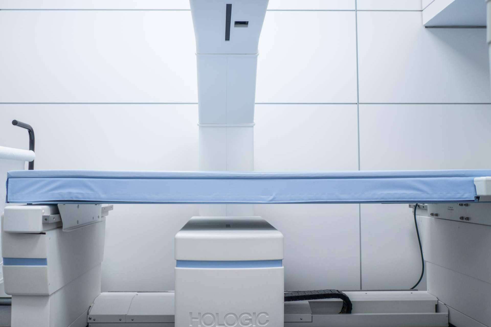La prueba que emplea la clínica MAGNETOSUR para la detección precoz de la osteoporosis, densitometría ósea