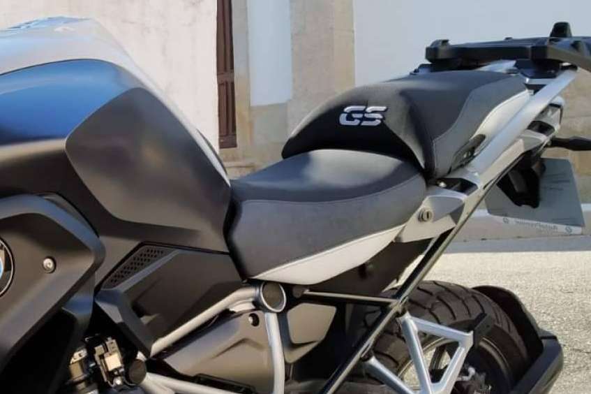 ¿Por qué es importante disponer de un asiento confortable en una moto?, por JM-Fundas