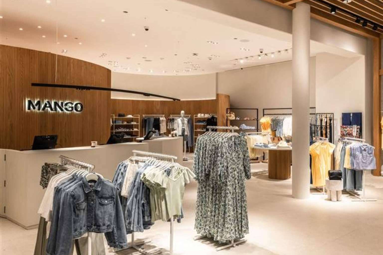 En la nueva flagship store de Mango en Berlín, Insolit ha dejado su huella