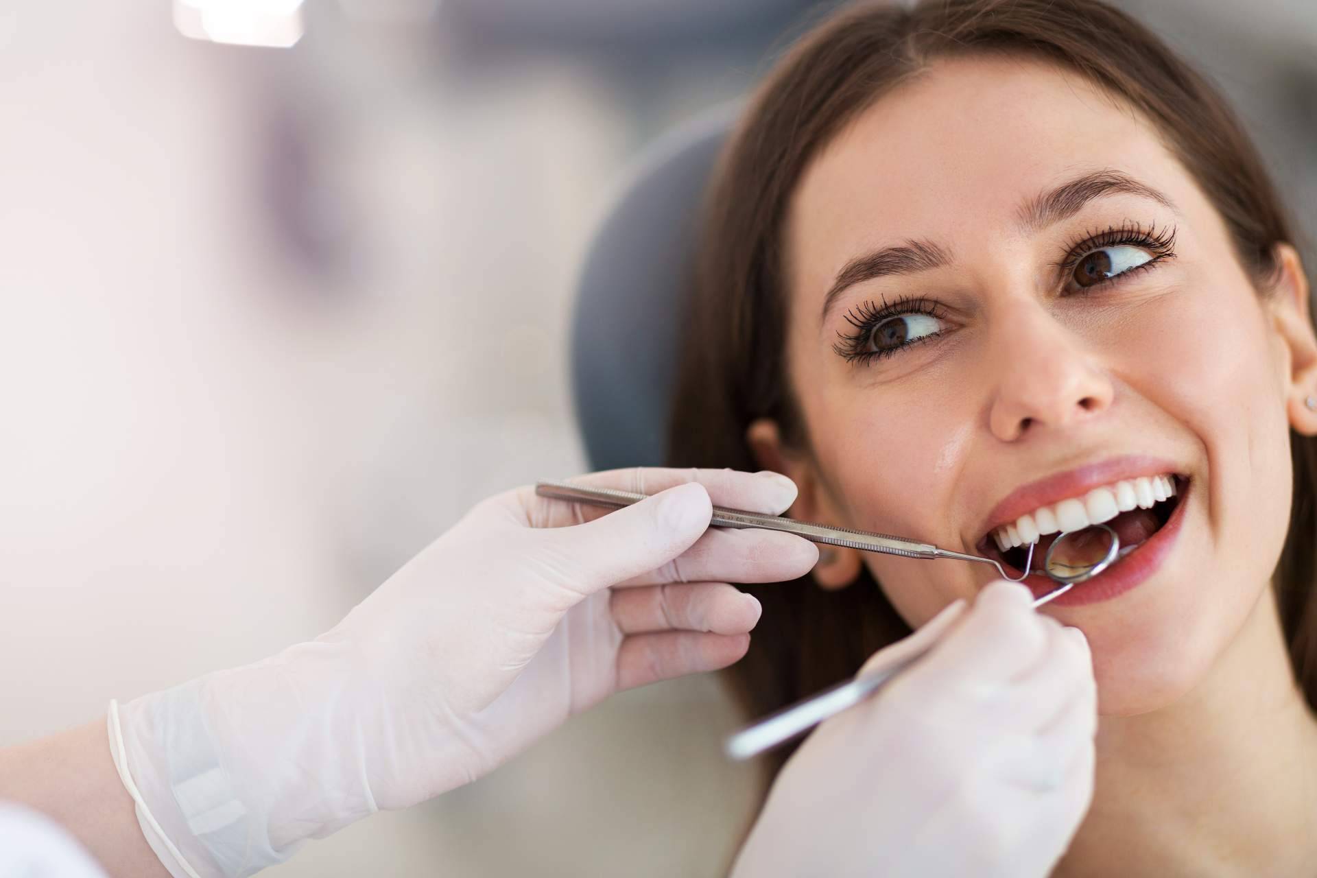 Ortodoncia Insignia, una técnica a medida para la dentadura de un paciente en Clínica Dental Sonrisas