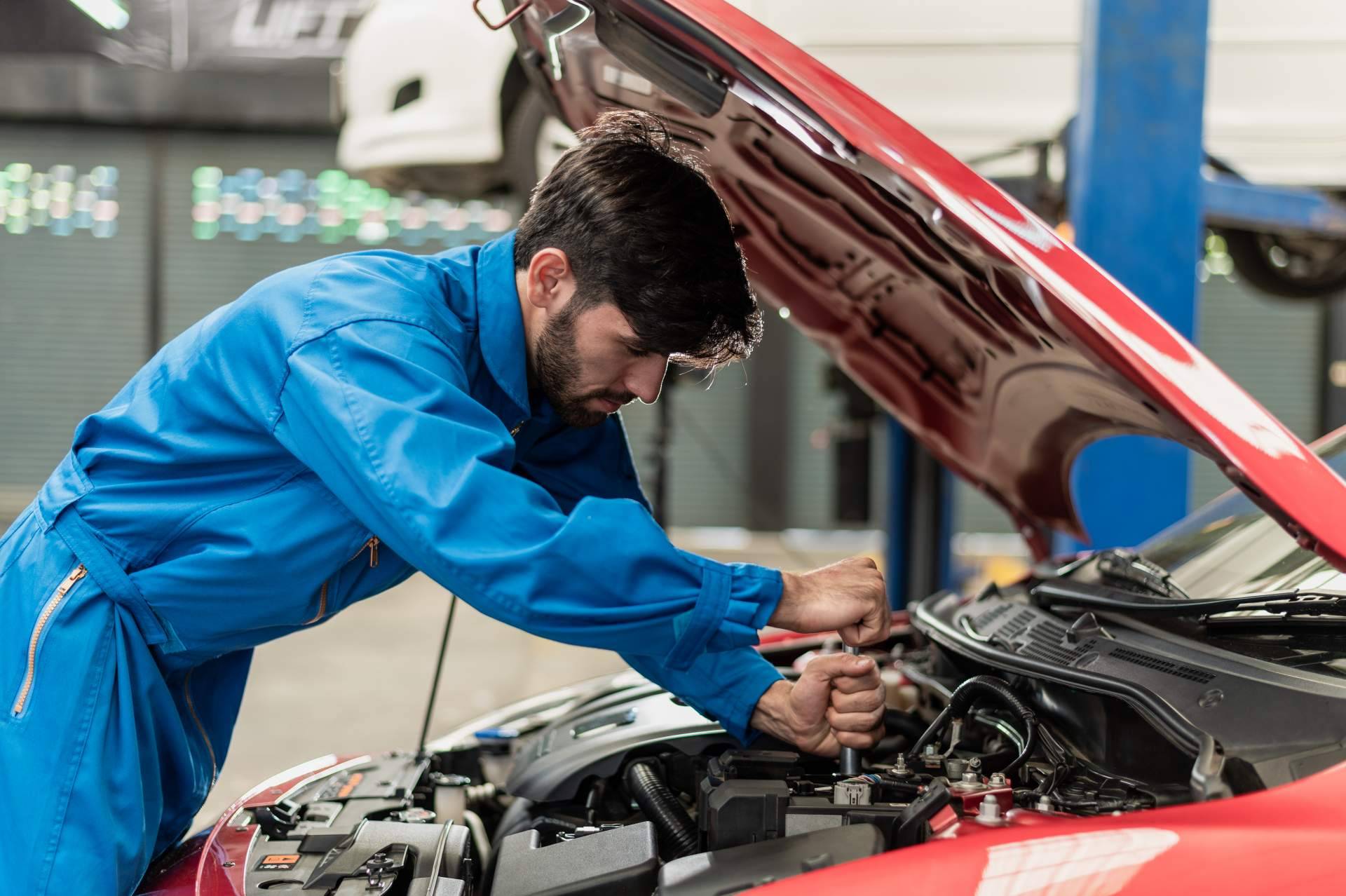 ¿Por qué es importante realizar una revisión del coche antes de iniciar un viaje en vacaciones?, por GP Garantías Entre Particulares