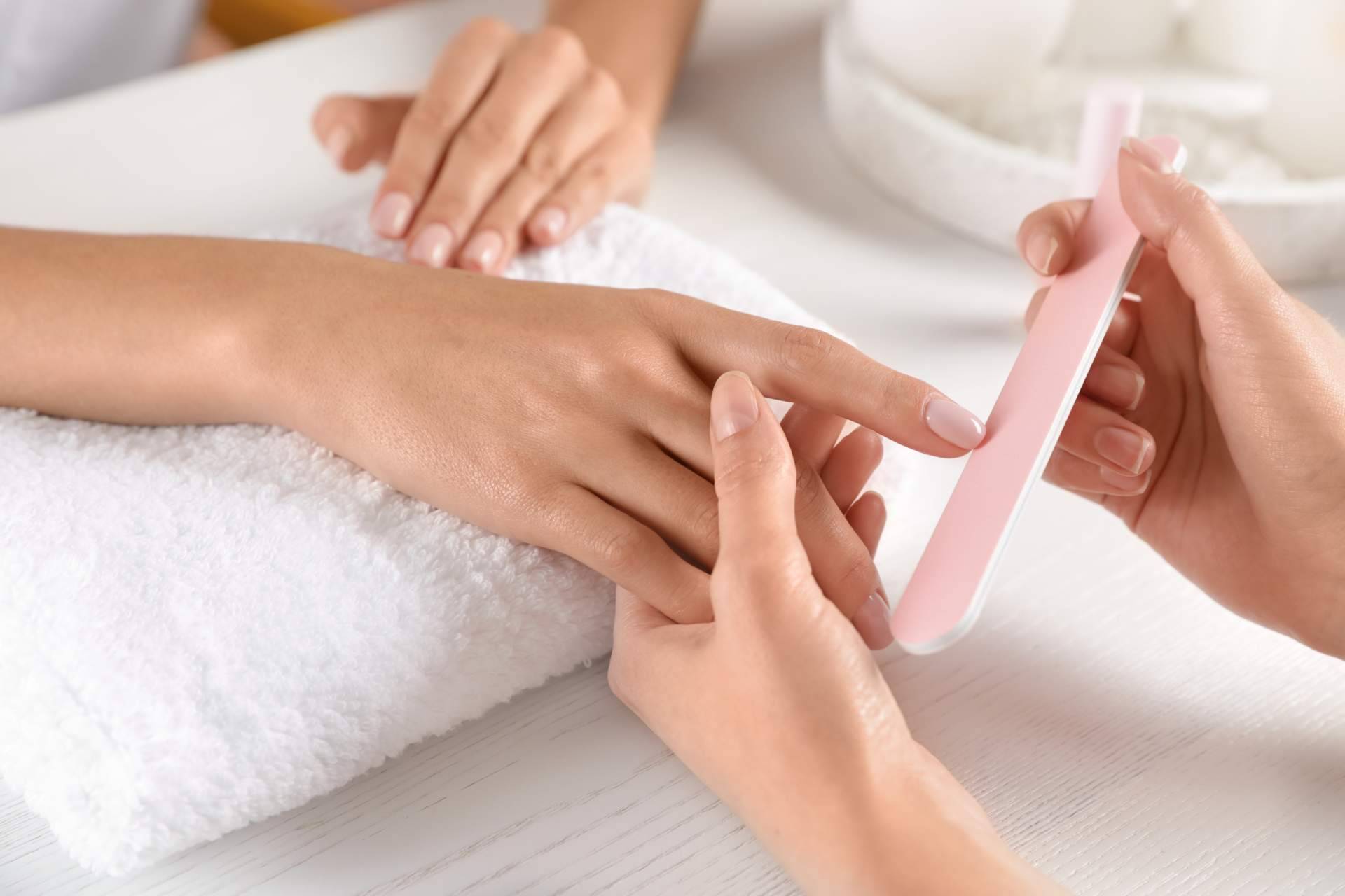 Uñas y Estética ofrece productos para una manicura con acabado profesional