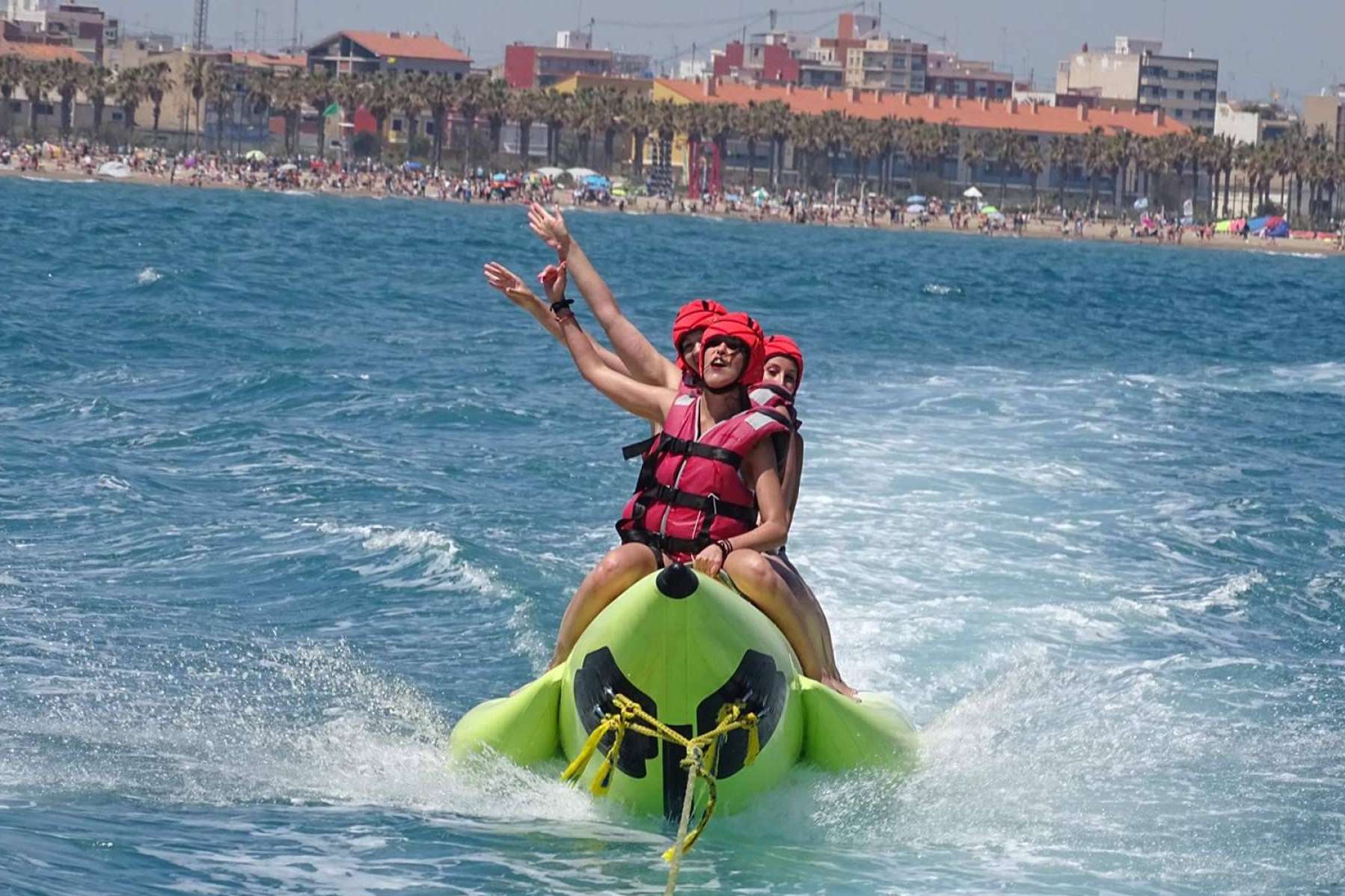 Rentjetskivalencia.com, disfrutar de la banana boat en Valencia