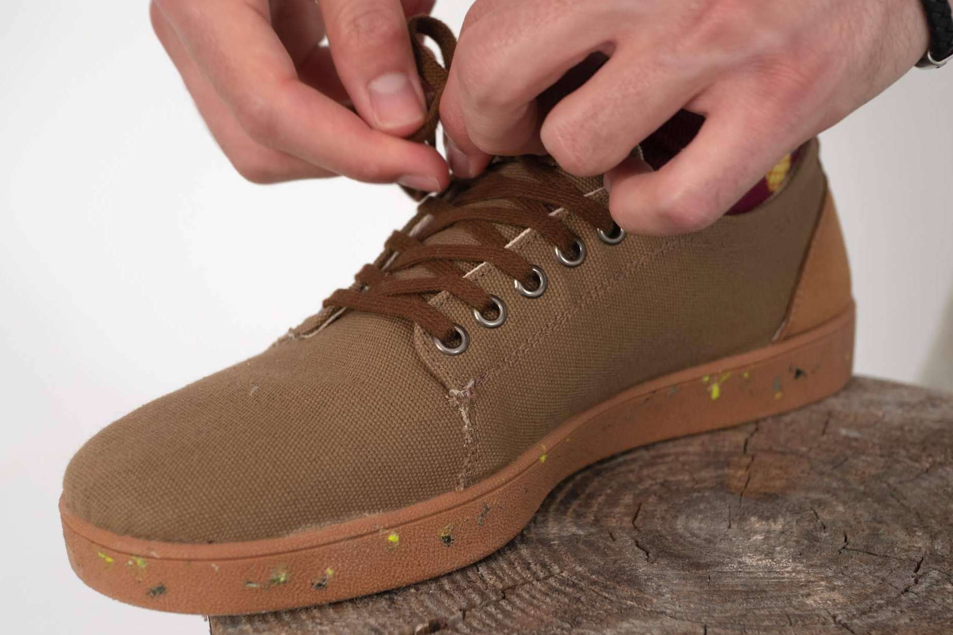 Reciclar pelotas de tenis y pádel para hacer zapatillas de la mano de NoTime, un proyecto innovador creado en España