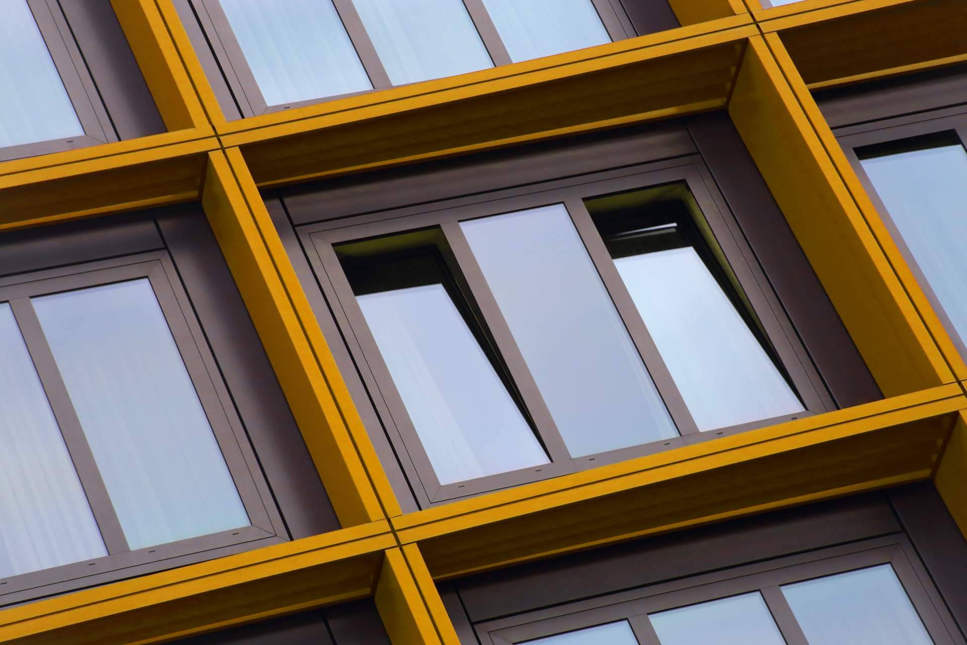 La iniciativa de KIRSAN Invest para pequeñas y medianas empresas, los edificios modulares compactos con paneles solares integrados