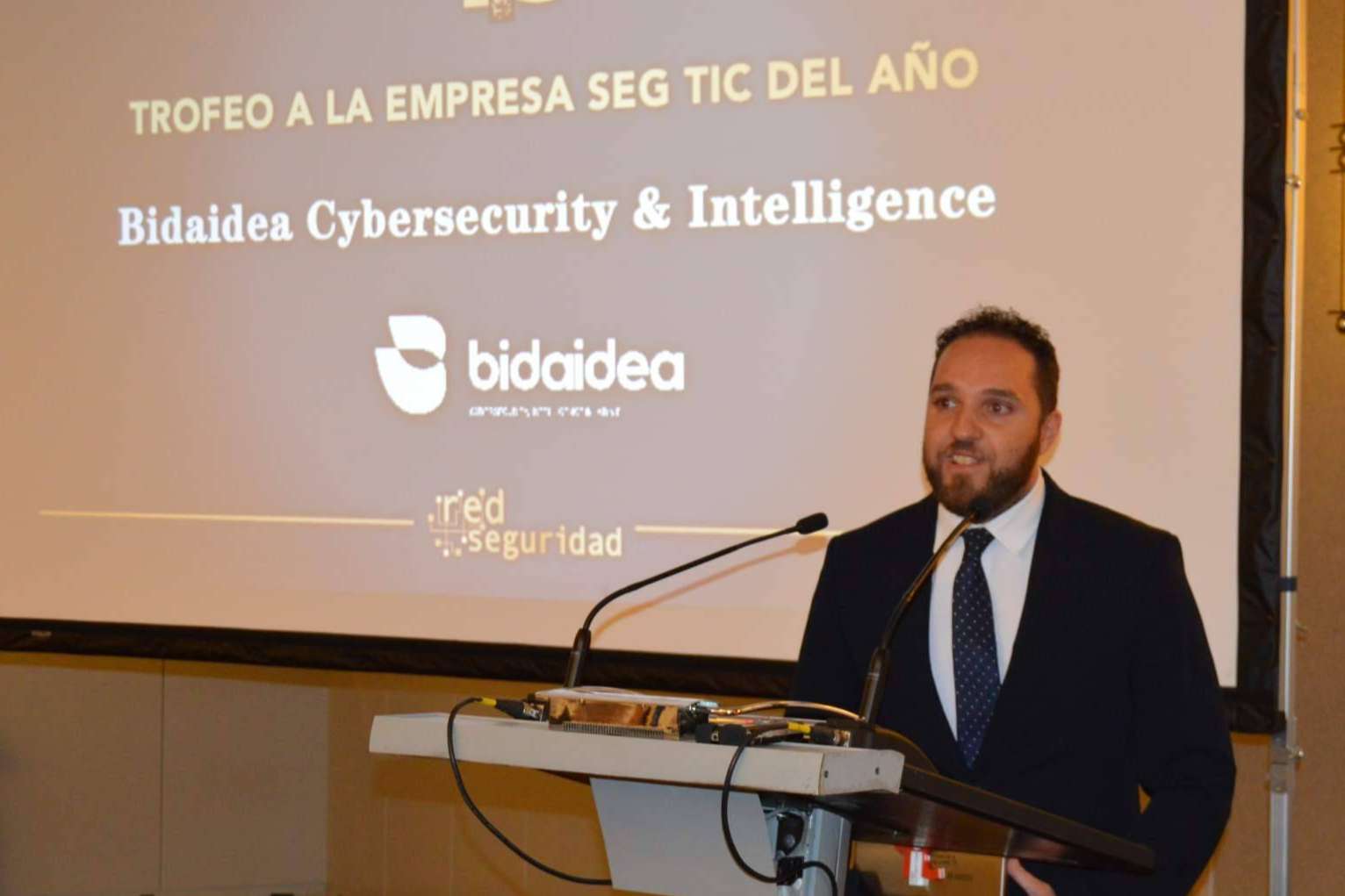 Mikel Rufián gana y recoge el premio a 'Mejor empresa de ciberseguridad del año'