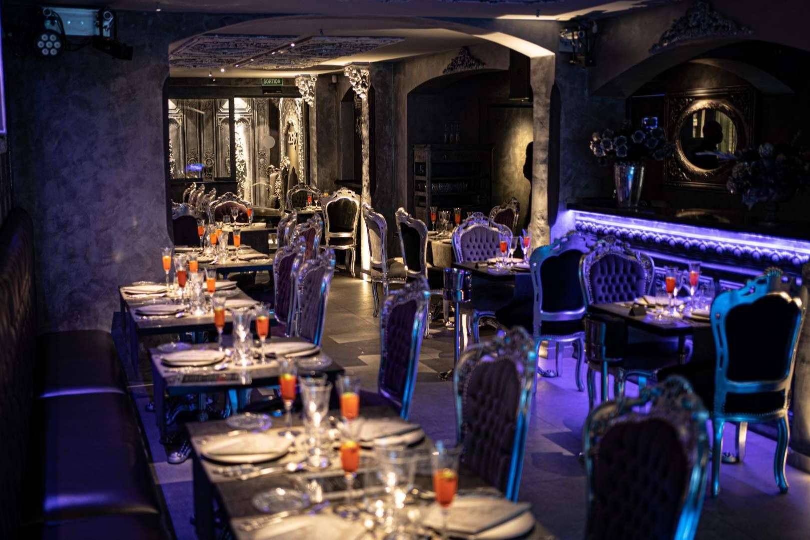 El nuevo restaurante espectáculo en Sitges - Barcelona, ZAK Rendez Vous, sorprende con un gran show de cantantes en vivo