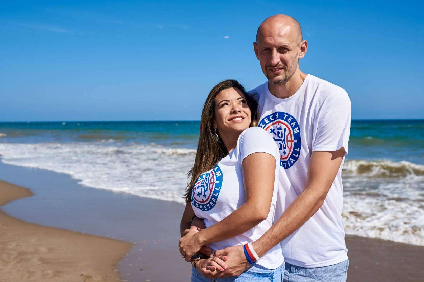 Barton, Keilley y familia regresan a España