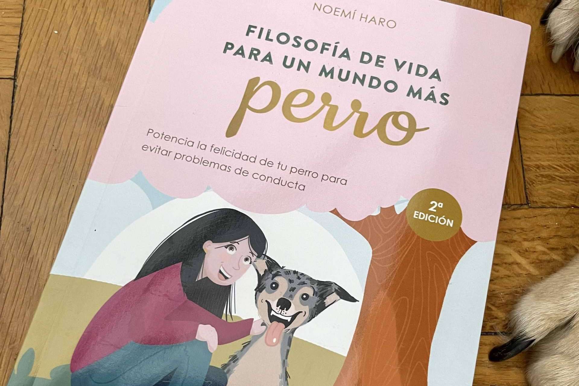 Educación canina para perro senior con el nuevo libro de Noemí Haro, Filosofía de vida para un mundo más perro