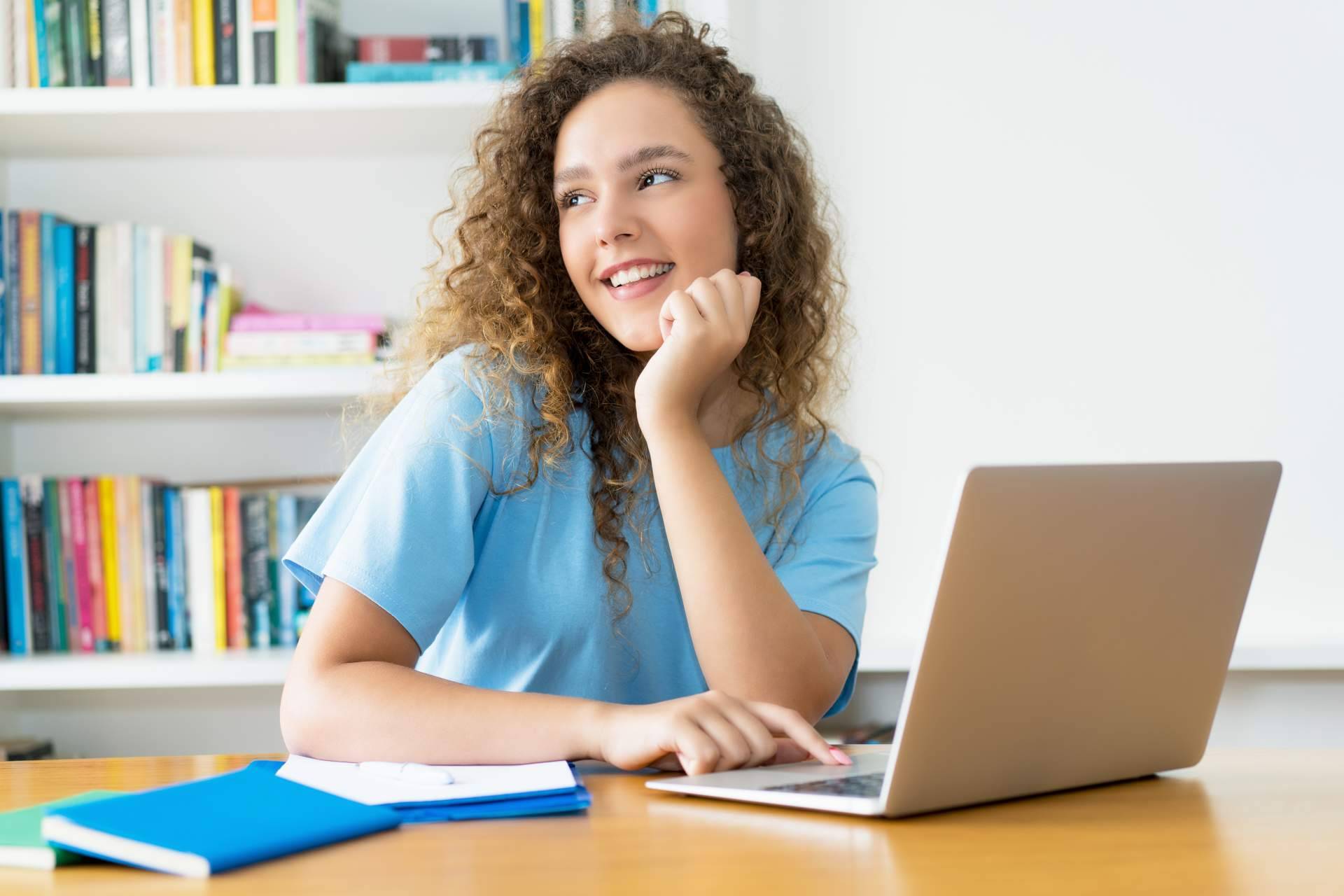 Los beneficios de aprender idiomas con un profesor en una academia de idiomas y en plataformas offline