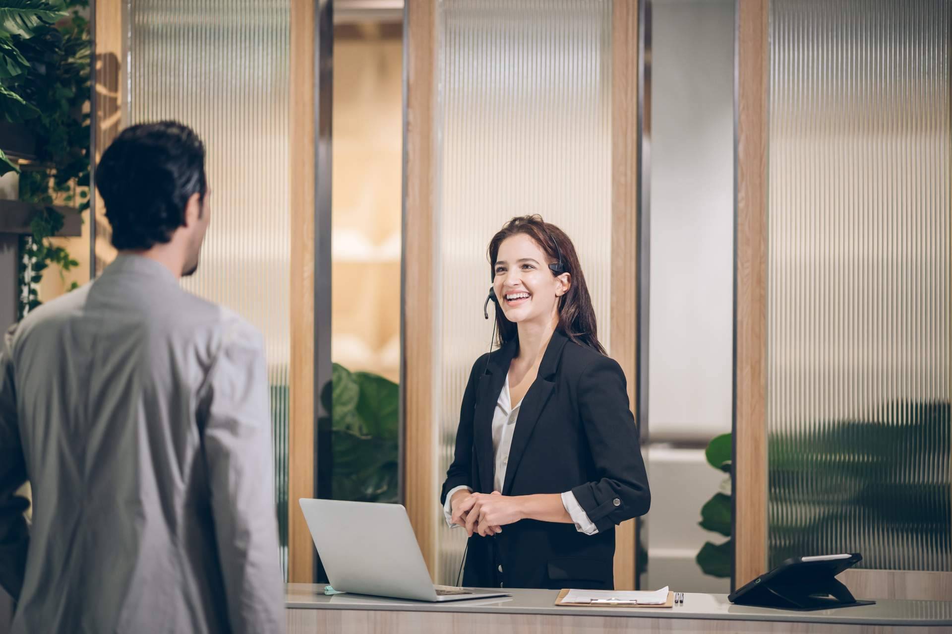 Los ingresos del hotel aumentan con los recepcionistas formados en upselling