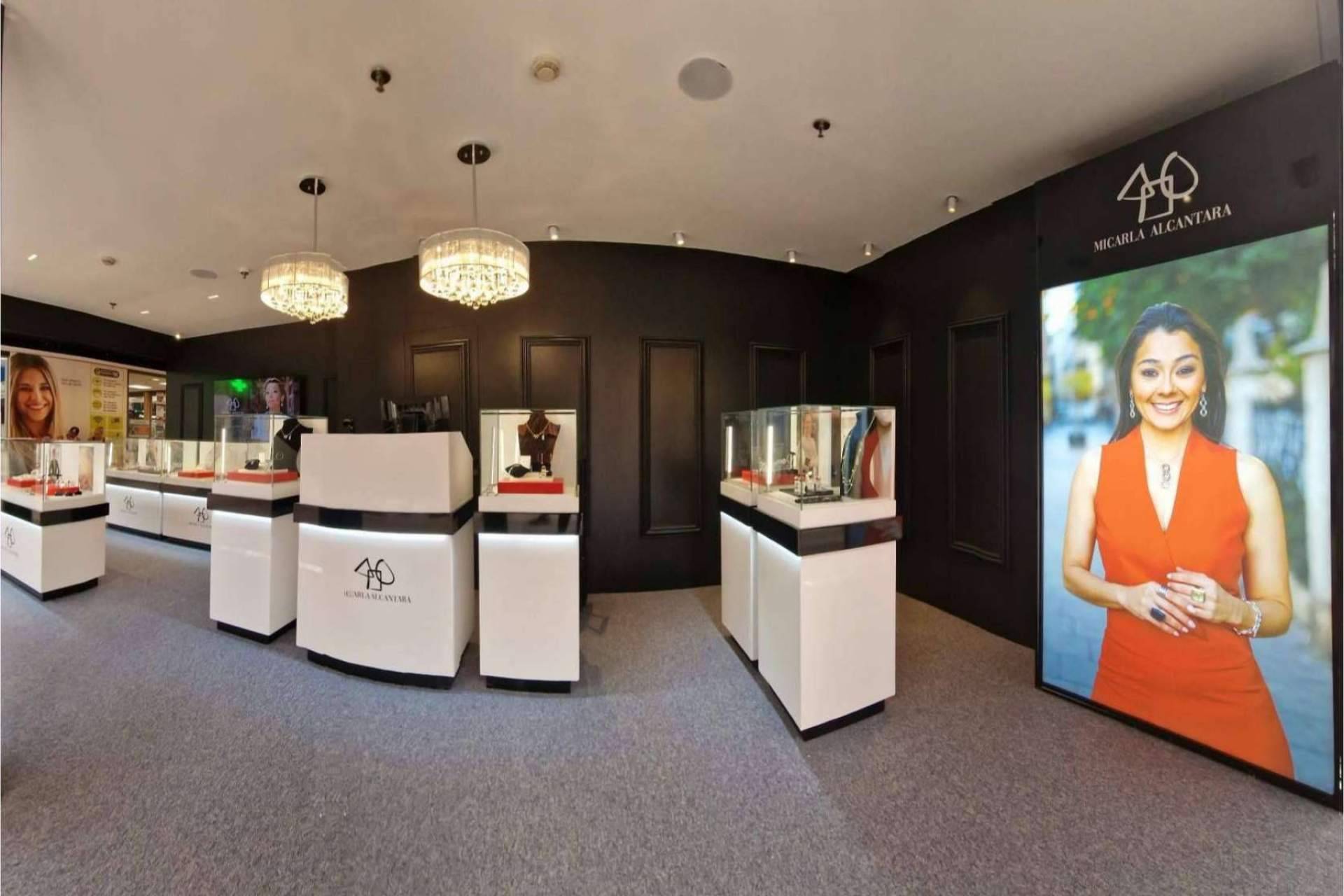 Inauguración de la primera tienda física de Geometrix joyas, una marca en plena expansión