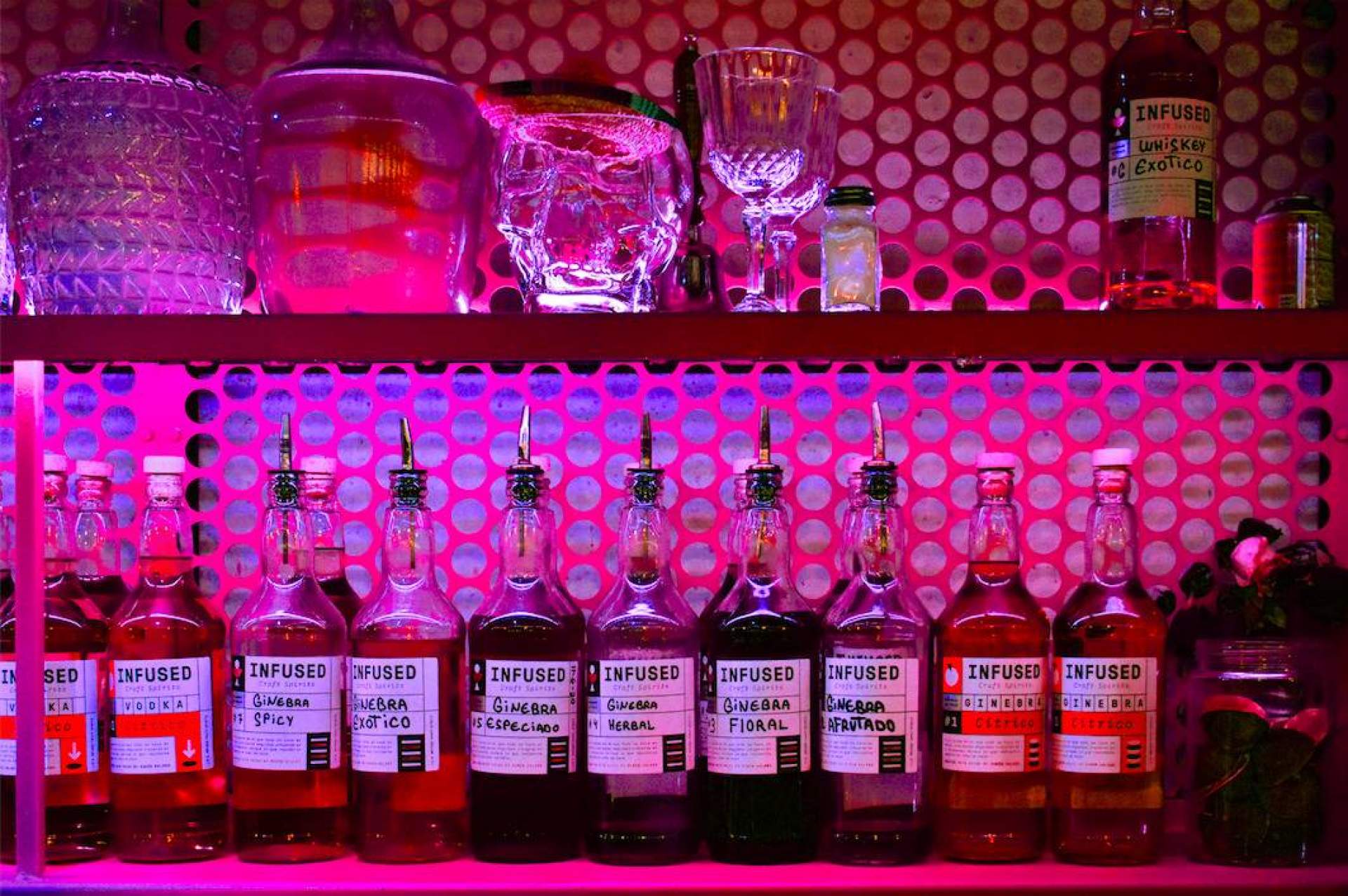 El arte de la coctelería en el centro de Madrid con música y buen ambiente