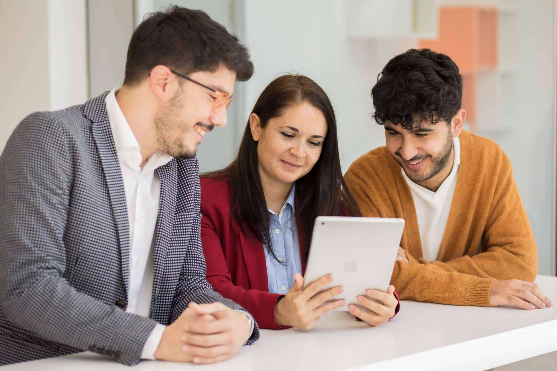 Klawter es una agencia de marketing digital enfocada en objetivos de empresa