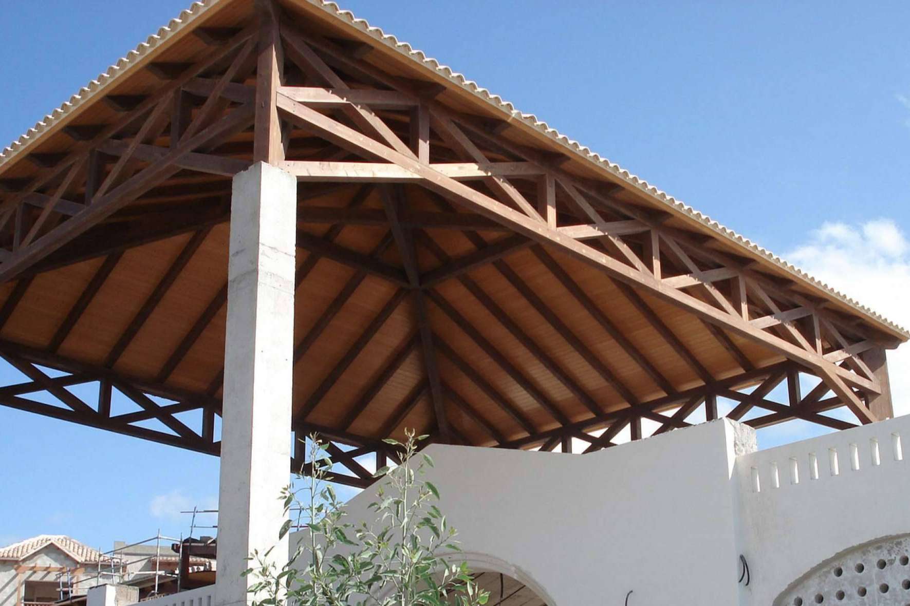 Cubiertas en hostelería con los paneles sándwich Caliplac