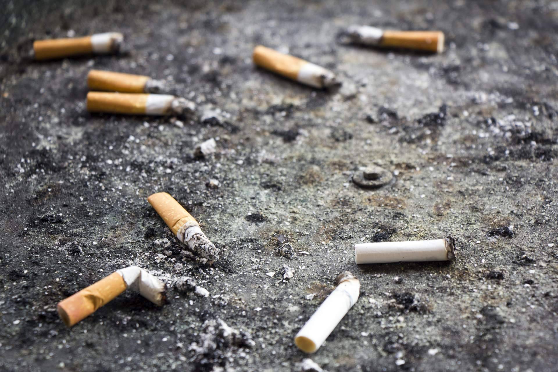 Las colillas de los cigarros, ¿dónde se pueden tirar?