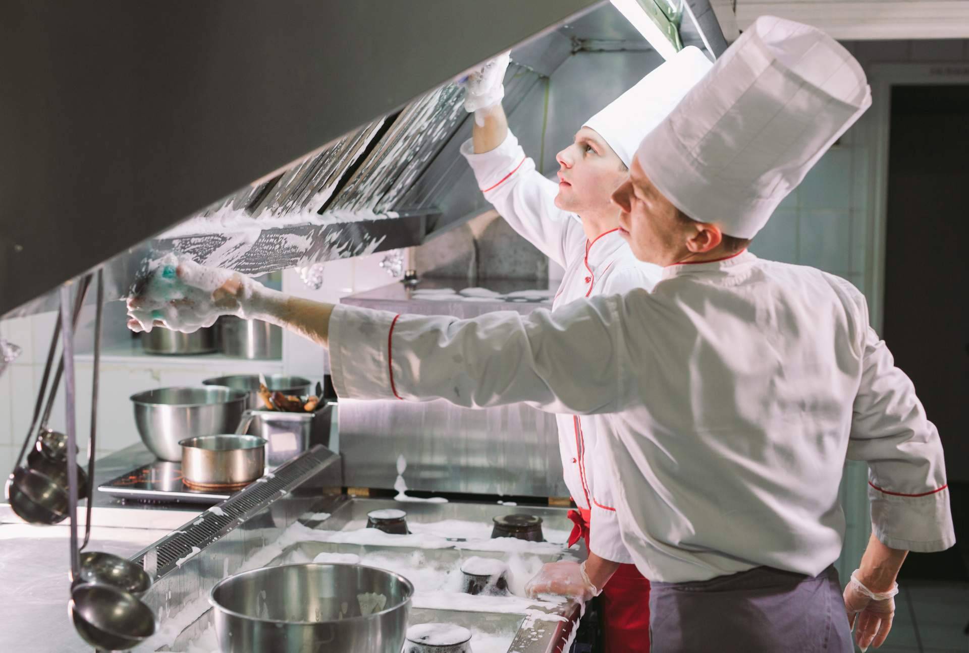 Tecnigras enumera los beneficios de contar con una campana y cajas de extracción de calidad para cocinas industriales