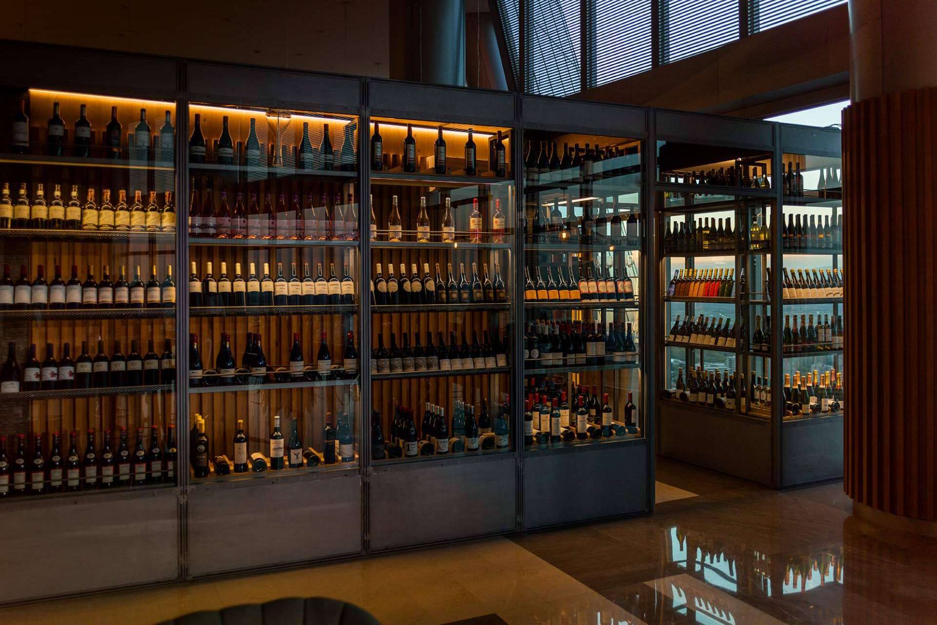 Culto al vino a 160 metros de altura , de la mano del Restaurante ÉLKAR