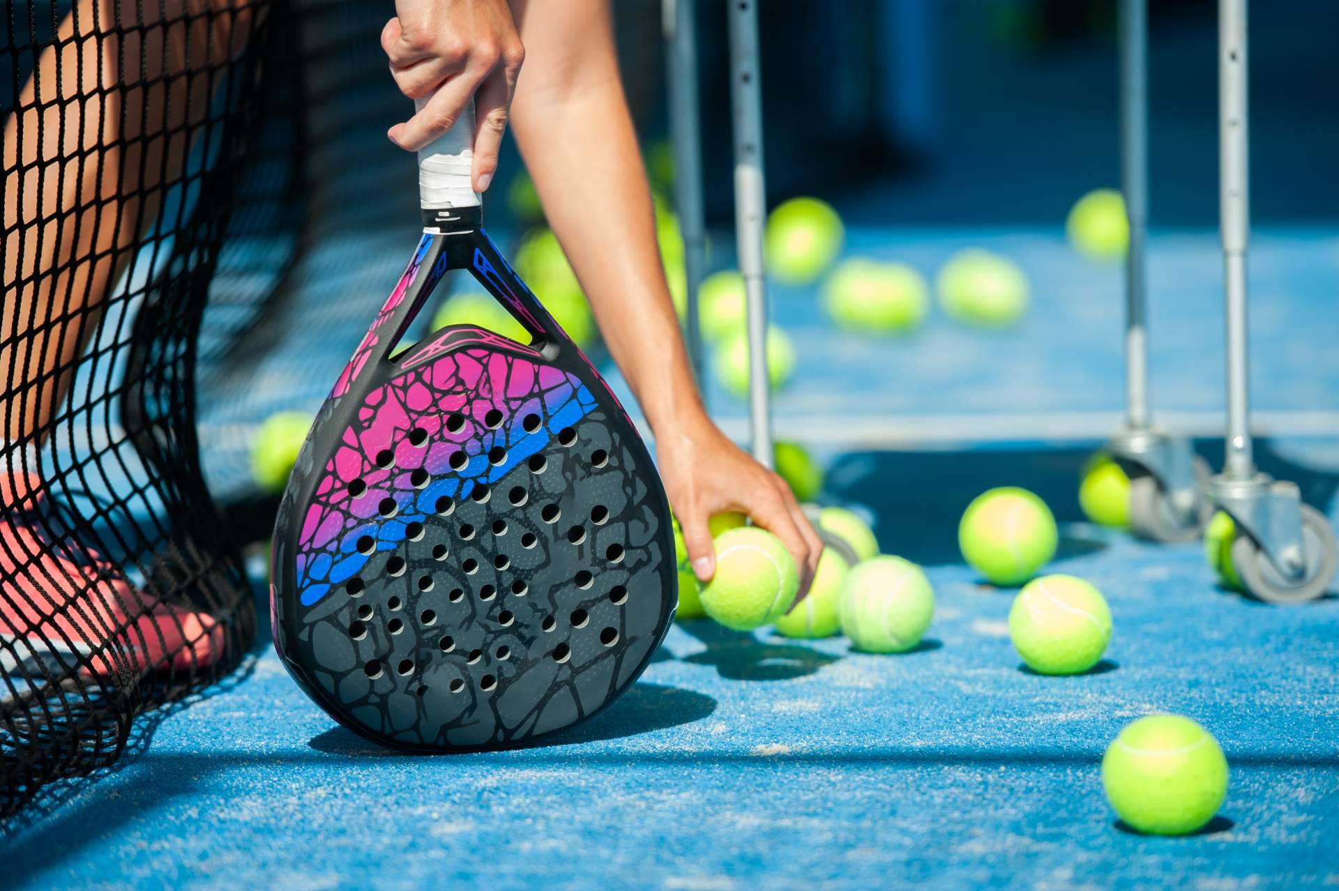 SPORT AND TREND señala que el pádel es un deporte de moda entre todas las edades