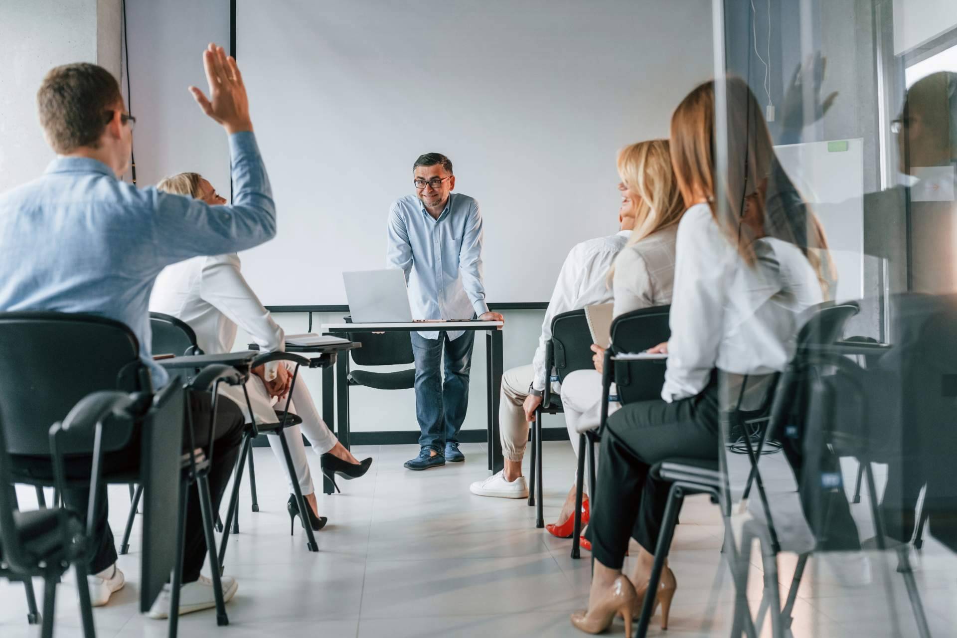 Learn Hot English ofrece una manera fácil de empezar cursos de inglés en la empresa