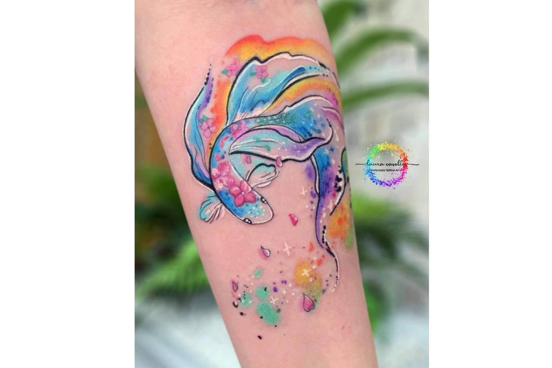 Laura Caselles se conoce como la tatuadora acuarela que no deja indiferente