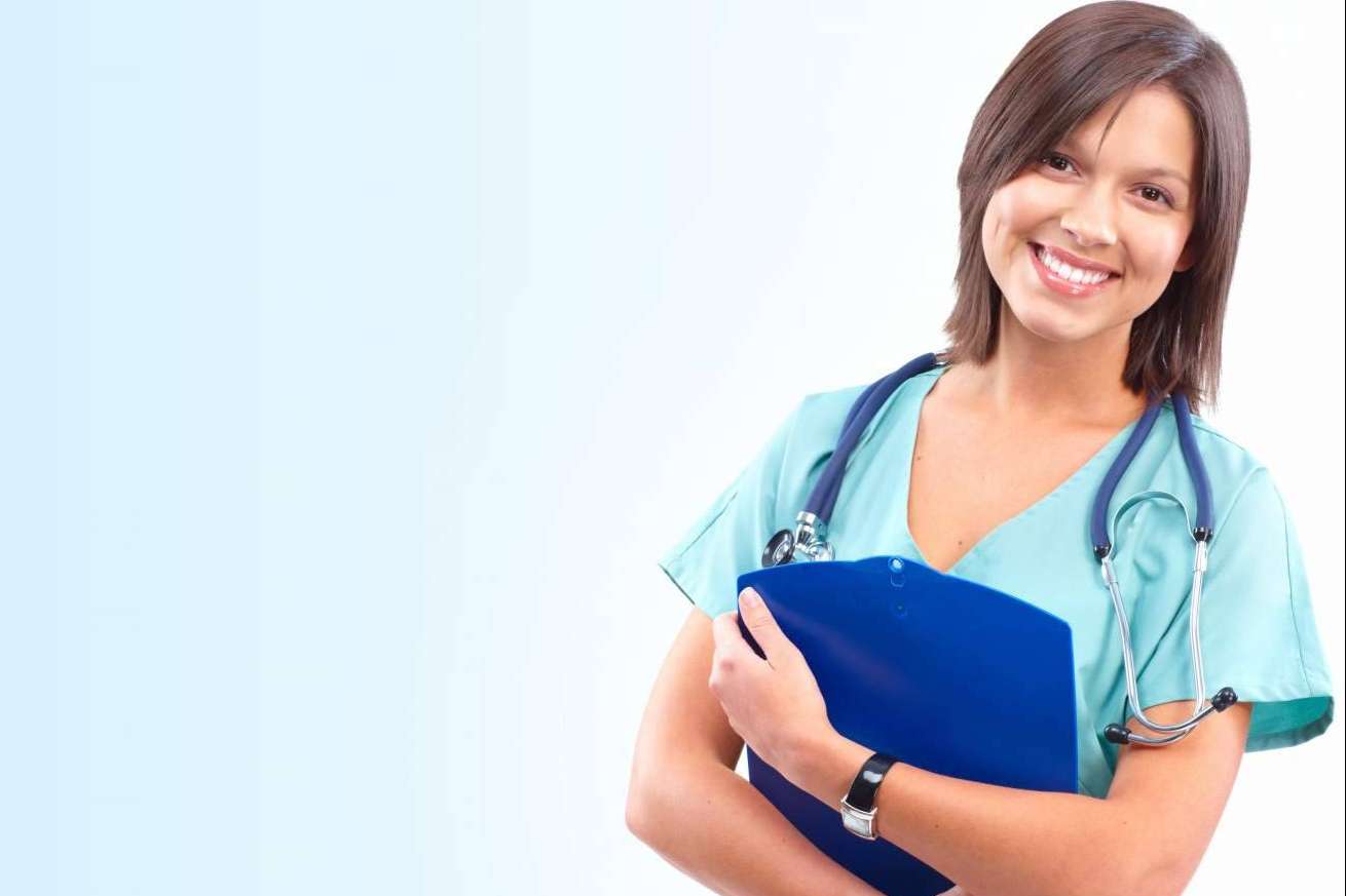 Formarse en enfermería con EEP iGroup y su grado Medio en Auxiliar de Enfermería