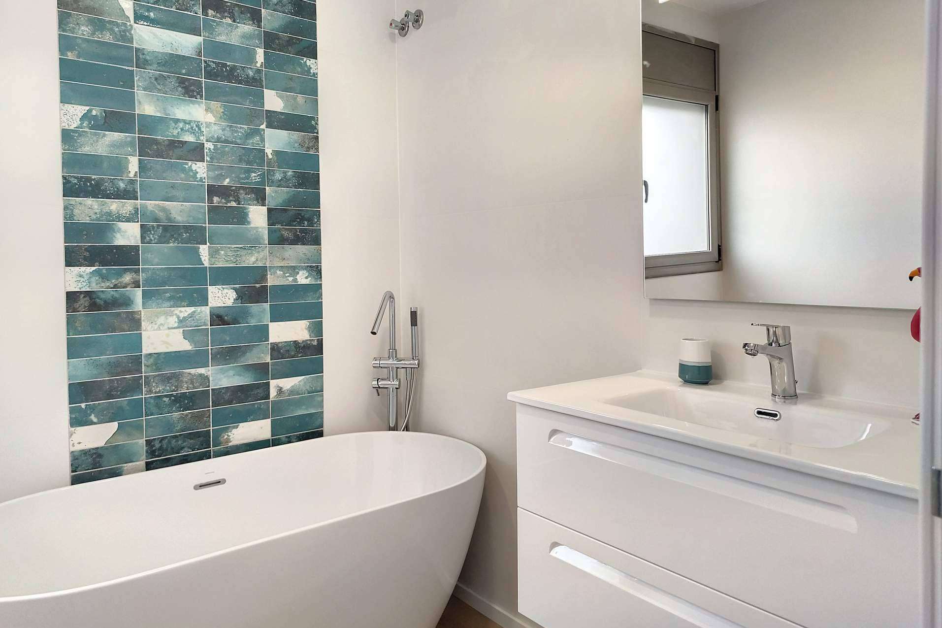 Renovar el baño para conseguir un espacio cómodo, con Aquí tu Reforma