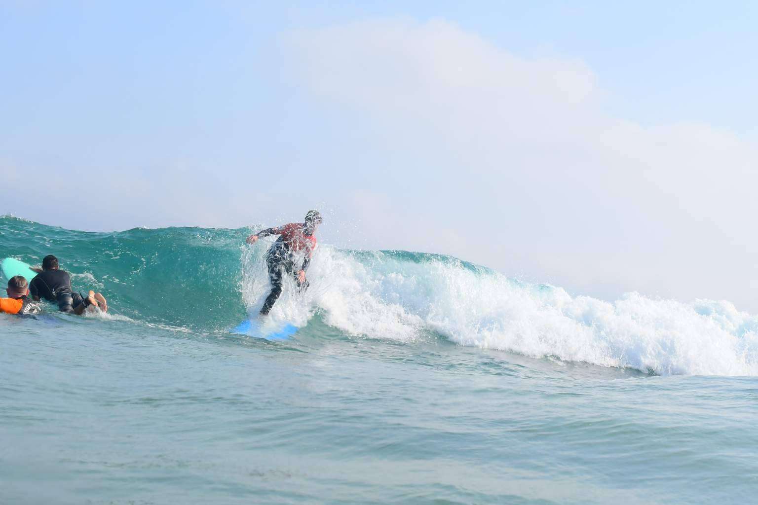 Campamentos de surf para aprender en verano, con Watsay Surf School