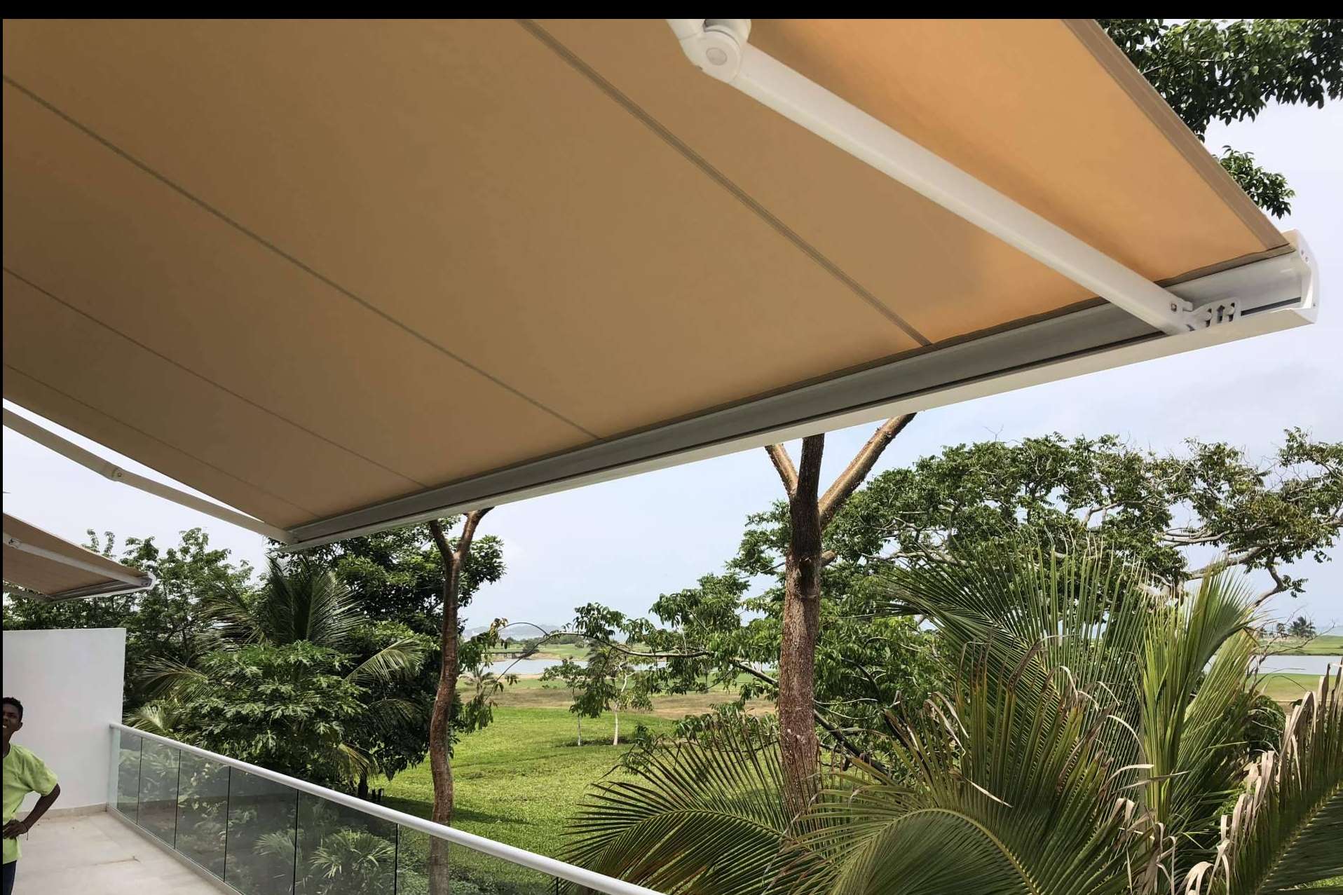 Fabricación e instalación de toldos y parasoles, con el servicio profesional de Mobiliaria Toldos y Parasoles